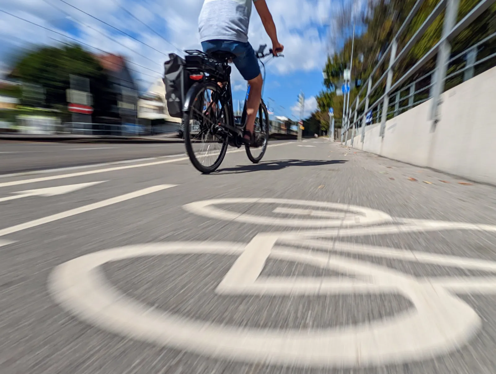 Die neue Vielfalt in der Mobilität bietet viele Möglichkeiten, egal ob im ÖPNV, in der Automobilbranche oder bei Bike-Herstellern. Foto: Jürgen Brand