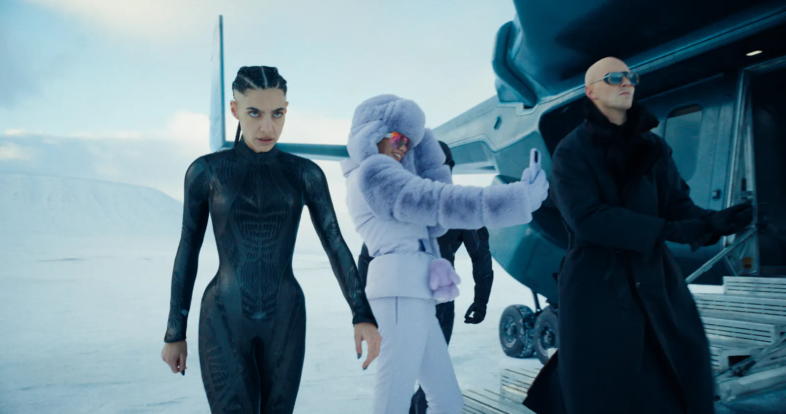 Zu Besuch in der Antarktis: The Engineer, Eve und Lexi (Nicholas Hoult) // © 2025 Warner Bros. Entertainment Inc. All Rights Reserved. TM & © DC