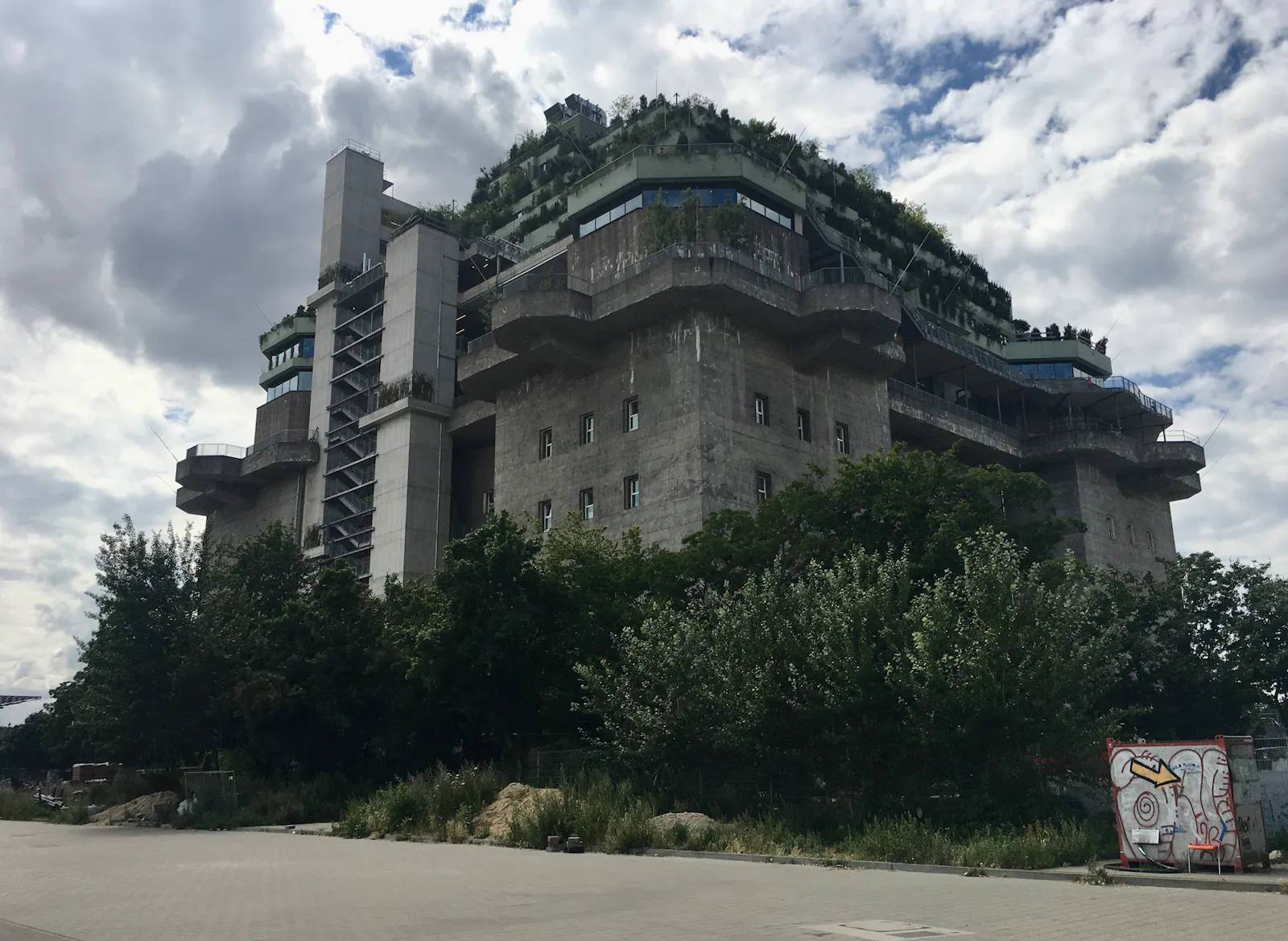 Ansicht des begrpnten Bunkers von unten