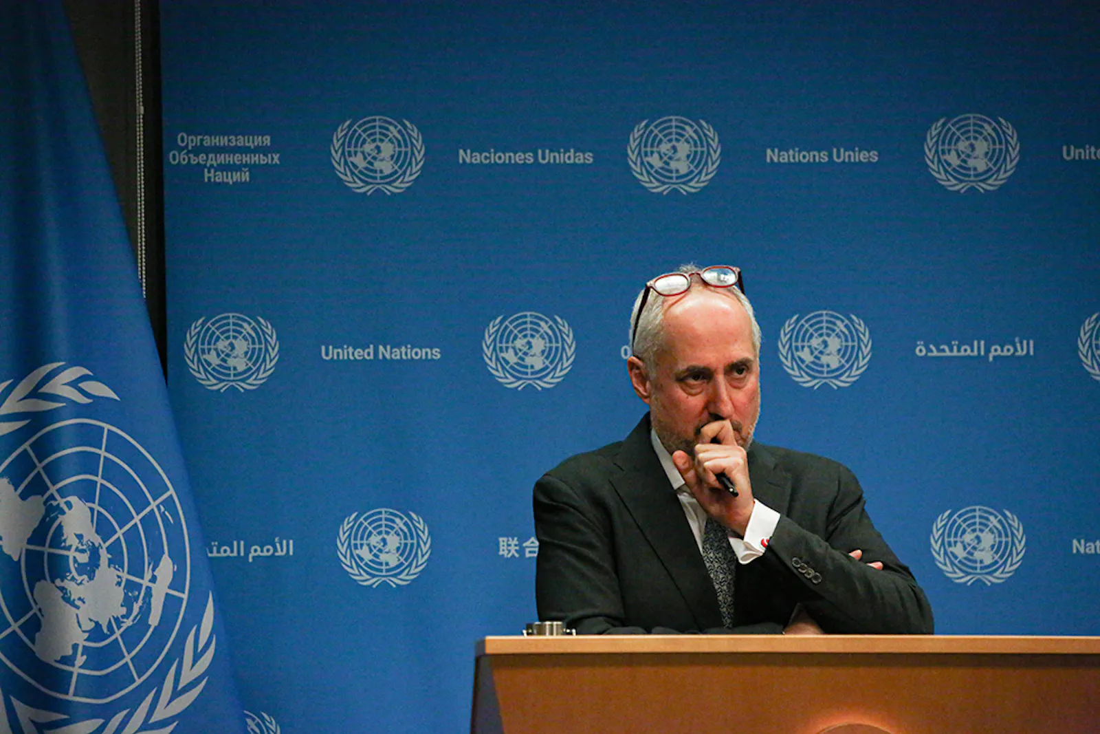 UN-Sprecher Stephane Dujarric während der Pressekonferenz zum Skandal