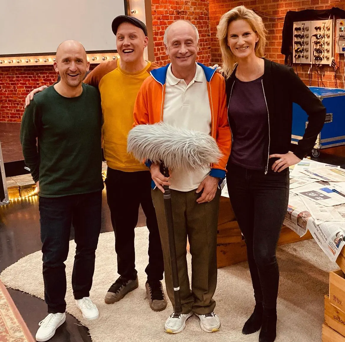 Markus Barth, Sebastian23, Alfons und Lucy von Kuhl im Set der Fernsehsendung „Alfons und Gäste“.