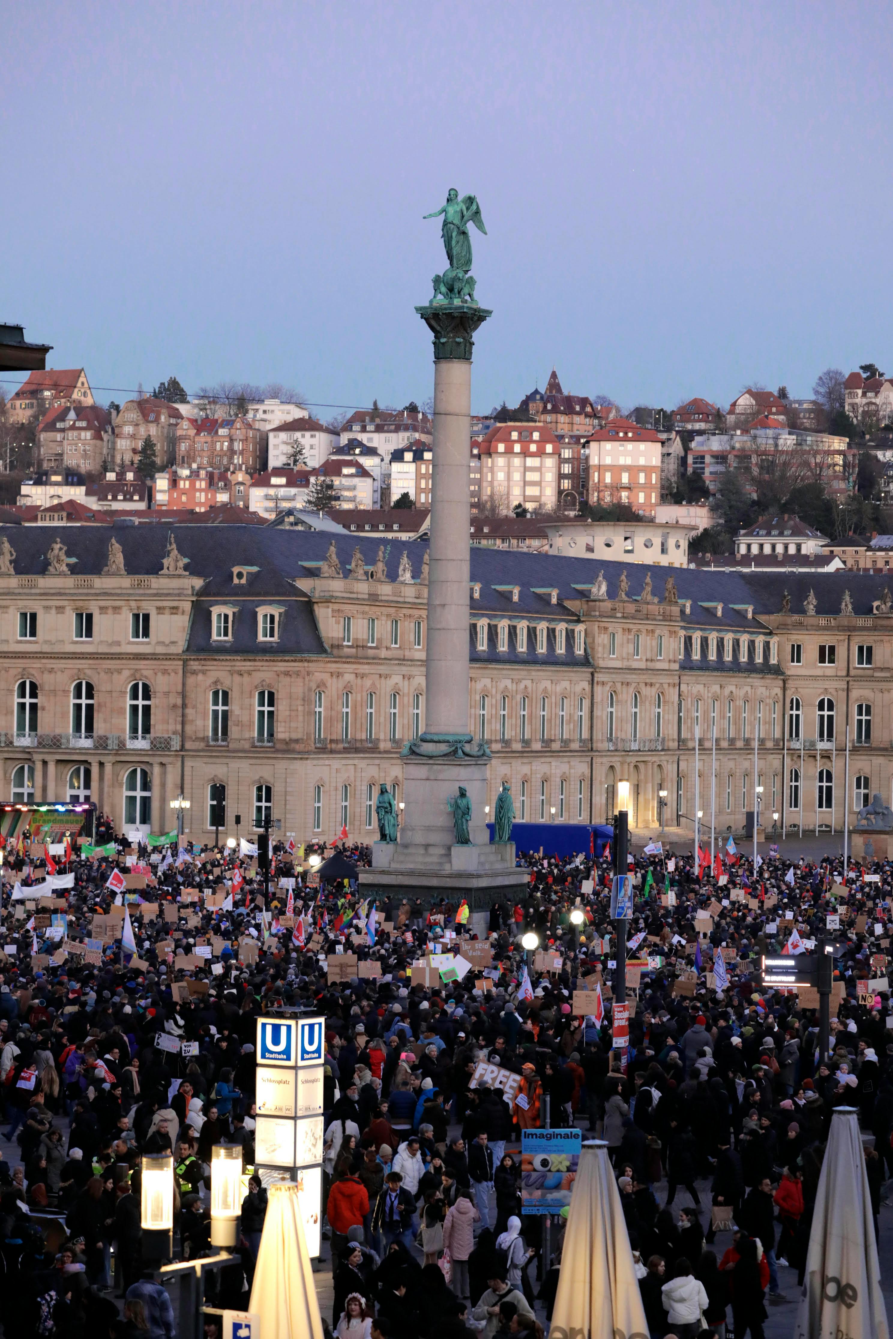Demonstration gegen Rechts auf dem Schlossplatz am Samstag. Foto: Uta Rometsch