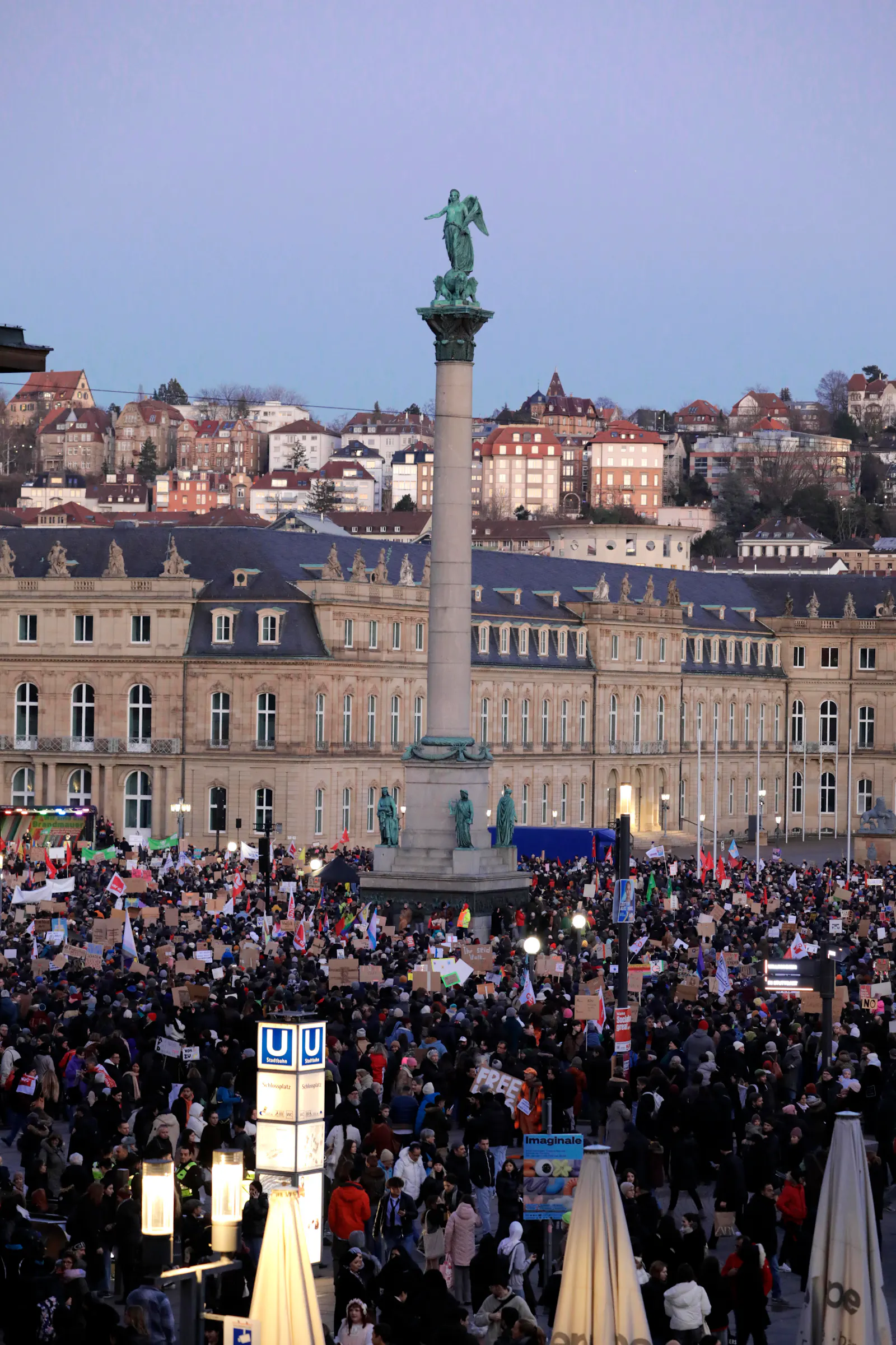 Demonstration gegen Rechts auf dem Schlossplatz am Samstag. Foto: Uta Rometsch