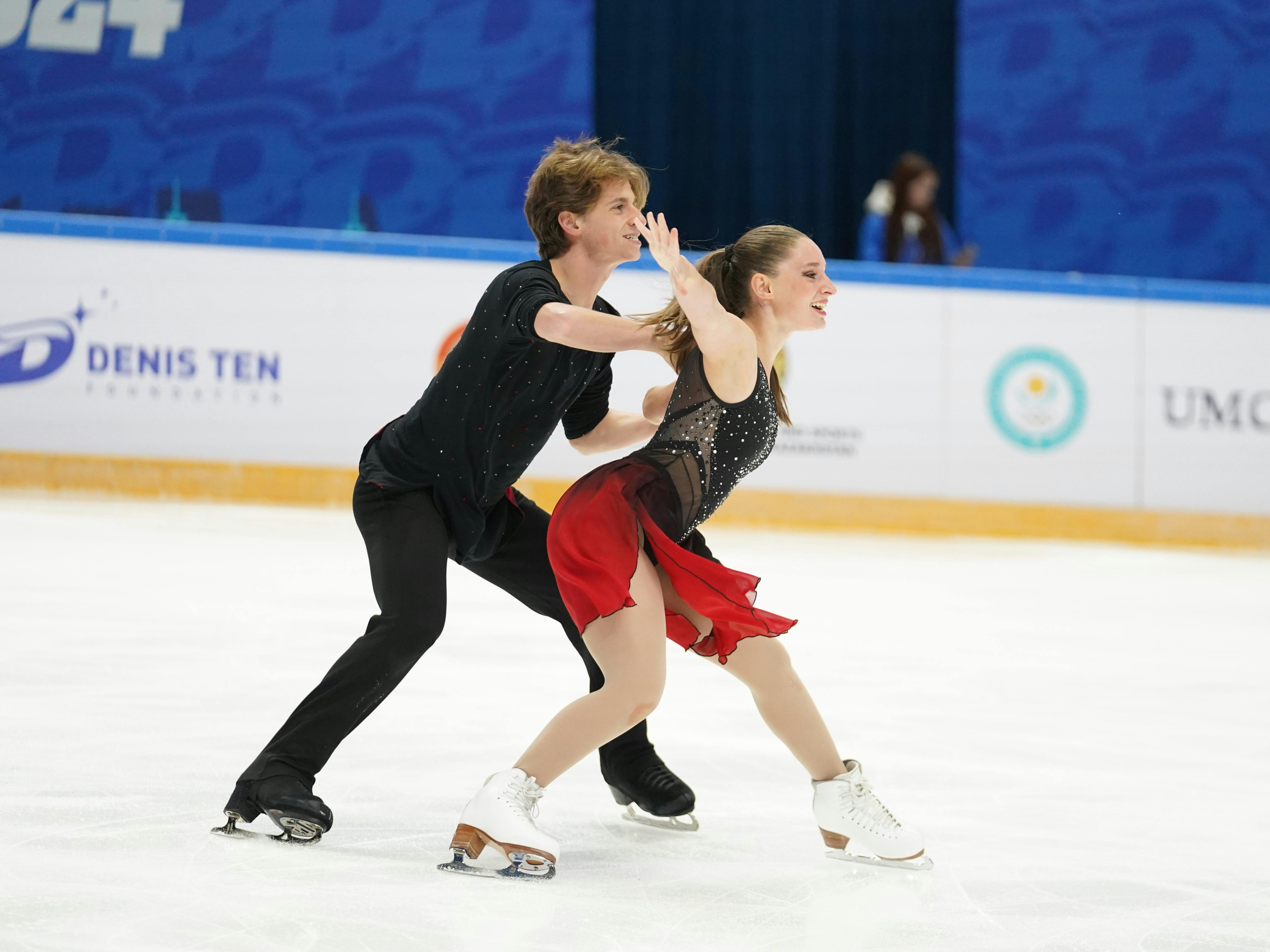 Eistanzpaar Brown/Brown bei der Kür beim Denis Ten Memorial 2024