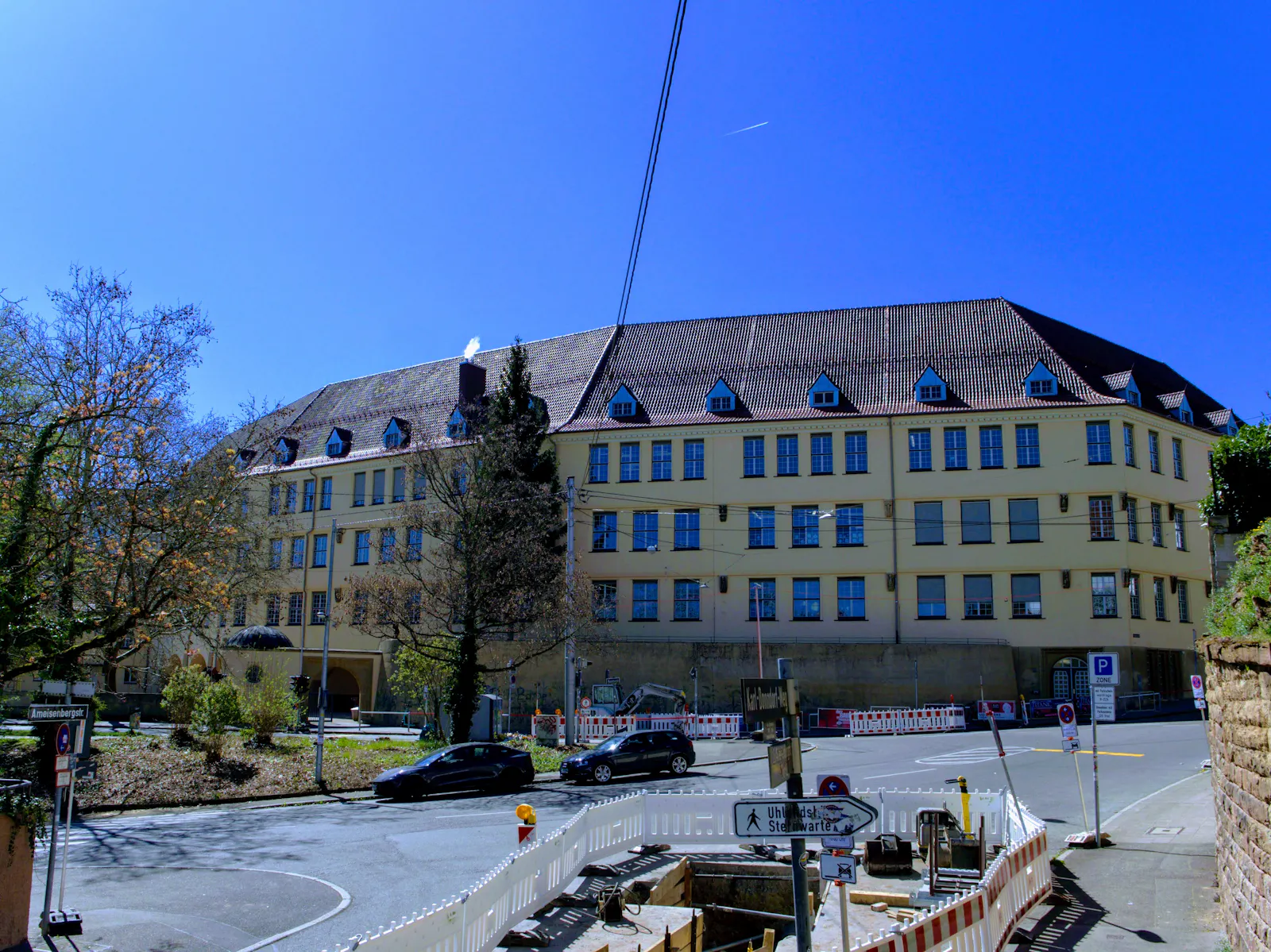 Das Wagenburg-Gymnasium auf der Gänsheide ist gerade erst für einen zweistelligen Millionenbetrag saniert worden. Foto: Jürgen Brand
