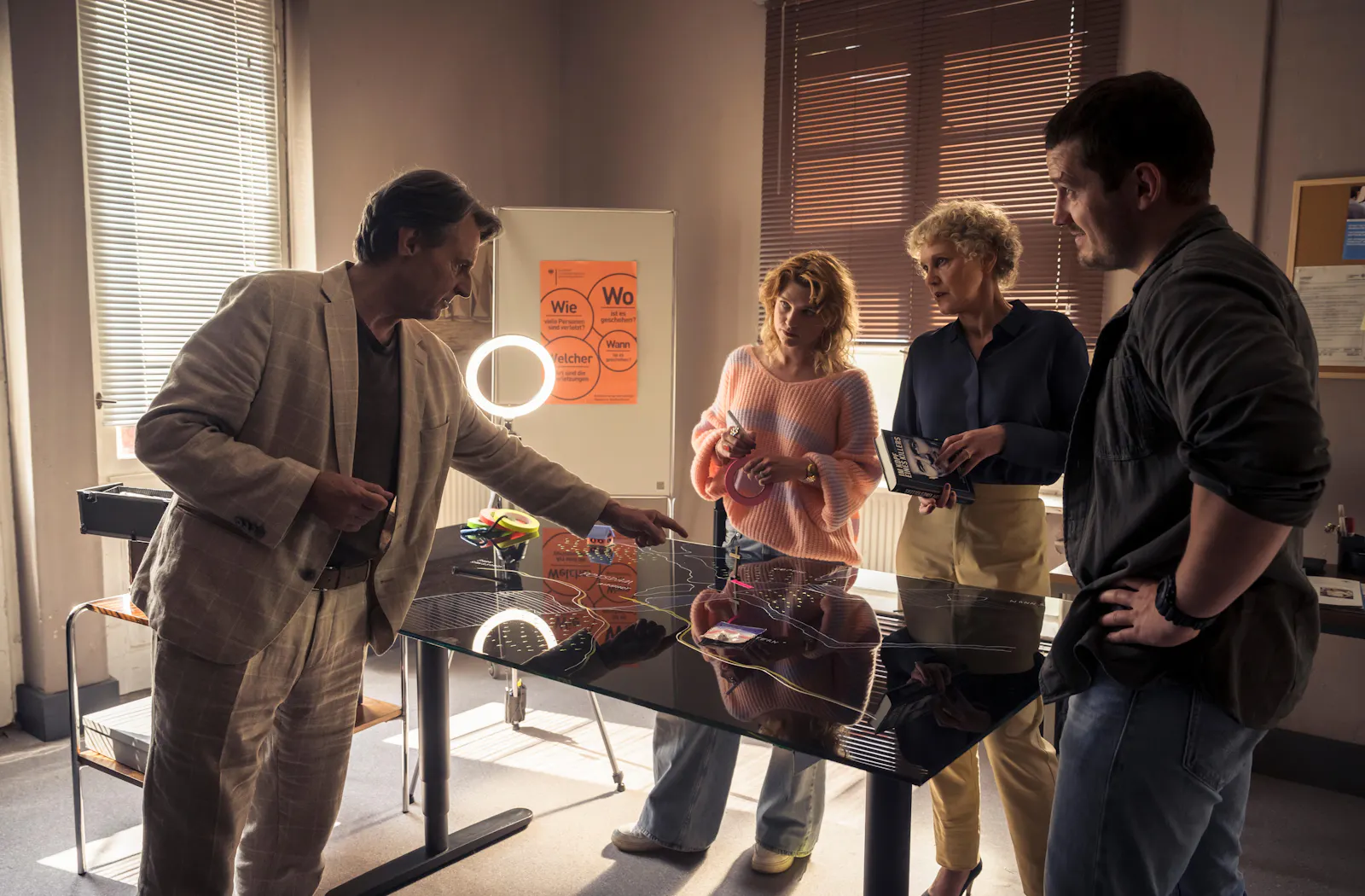 V. l.: Armin Weber (Wolfgang Bahro), Sanni Beusen (Sinje Irslinger), Victoria Gonzales (Rosa Enskat), Gregor Weber (Felix Kreutzer) // Foto: RTL / Stephan Rabold