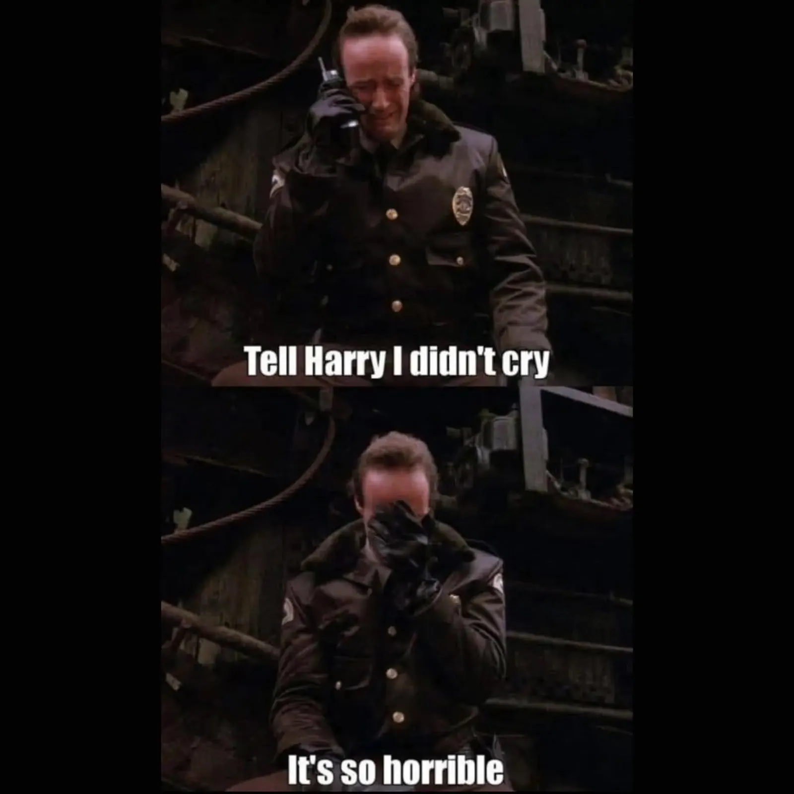Meme. Andy aus Twin Peaks in Uniform telefoniert. Er weint und sagt: Tell Harry I didn't cry. It's so horrible.