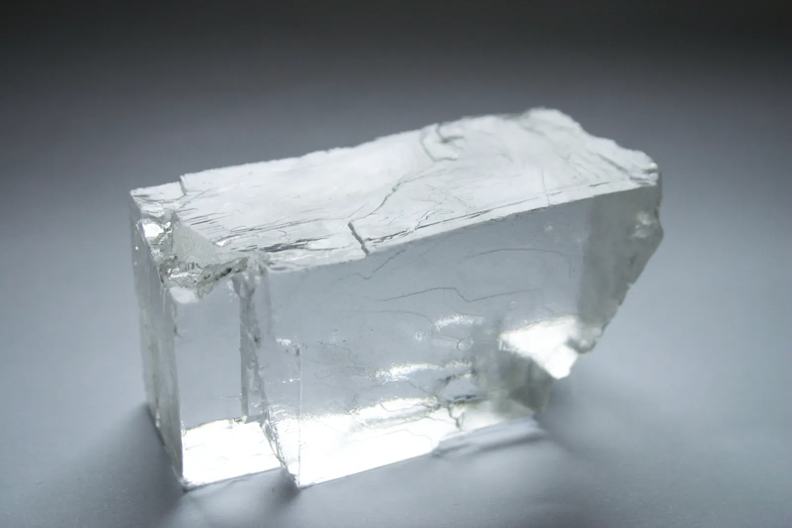 Halit - das Mineral, aus dem Steinsalz besteht.