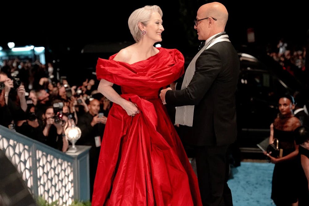 Bei schlechten Nachrichten immer lächeln: Miranda Priestley (Meryl Streep) und Nigel Kipling (Stanley Tucci) in Der Teufel trägt Prada 2 // © 20th Century Studios/Walt Disney