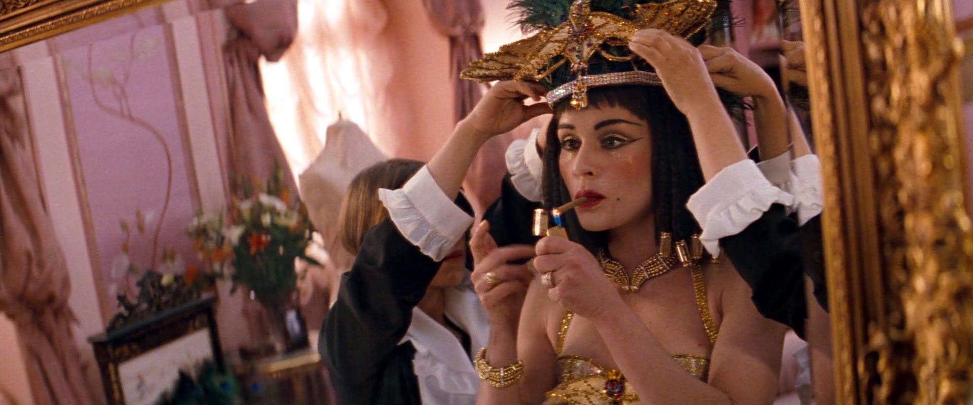Julias Mutter im Party Dress by Dolce & Gabbana, Romeo + Juliet, Baz Luhrmann, 1996