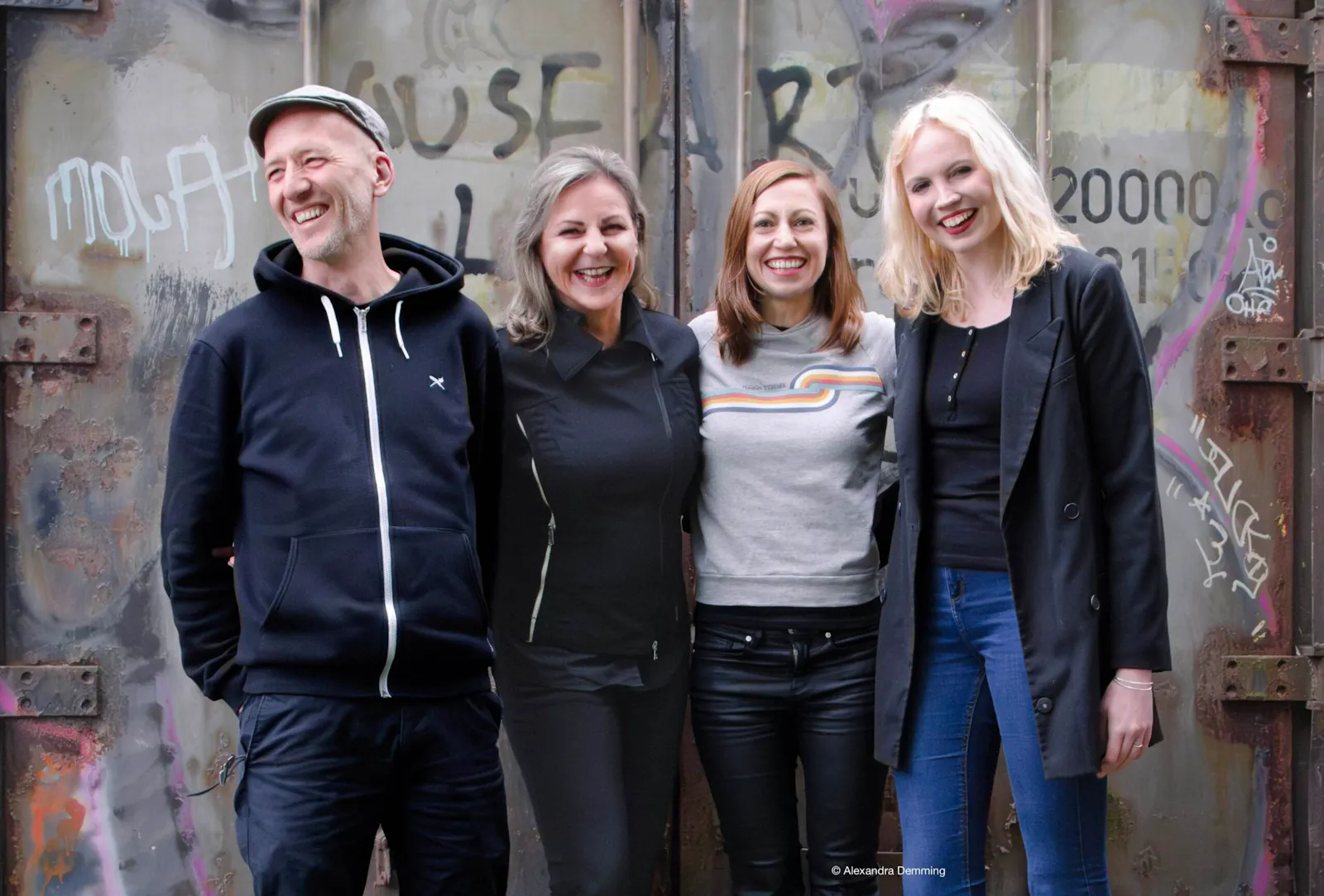 von links nach rechts: Christoph Wieseke, Mitgründer, Karin Demming, Mitgründerin, Mary-Anne Kockel, Mitgründerin, und Louisa Edelmann, Mitarbeiterin