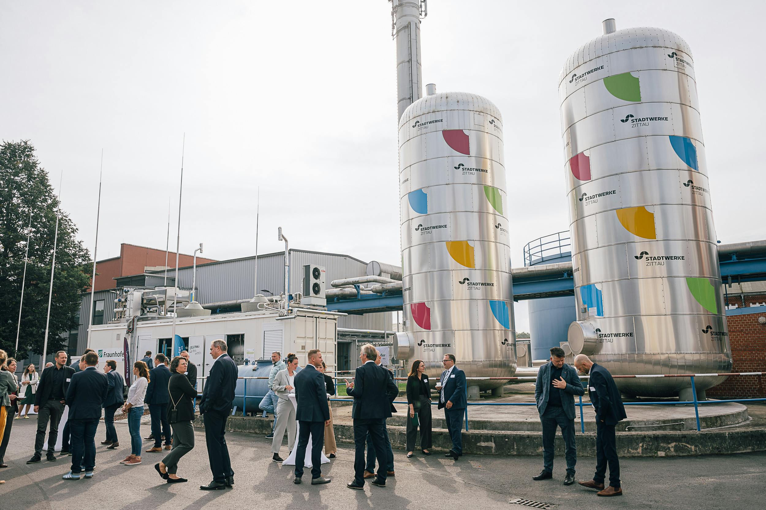 Die Abwärme aus der Elektrolyse wird durch die Wärmepumpe so aufgewertet, dass diese als Fernwärme im Versorgungsnetz der Stadt dienen kann. Foto: IEG / Paul Glaser