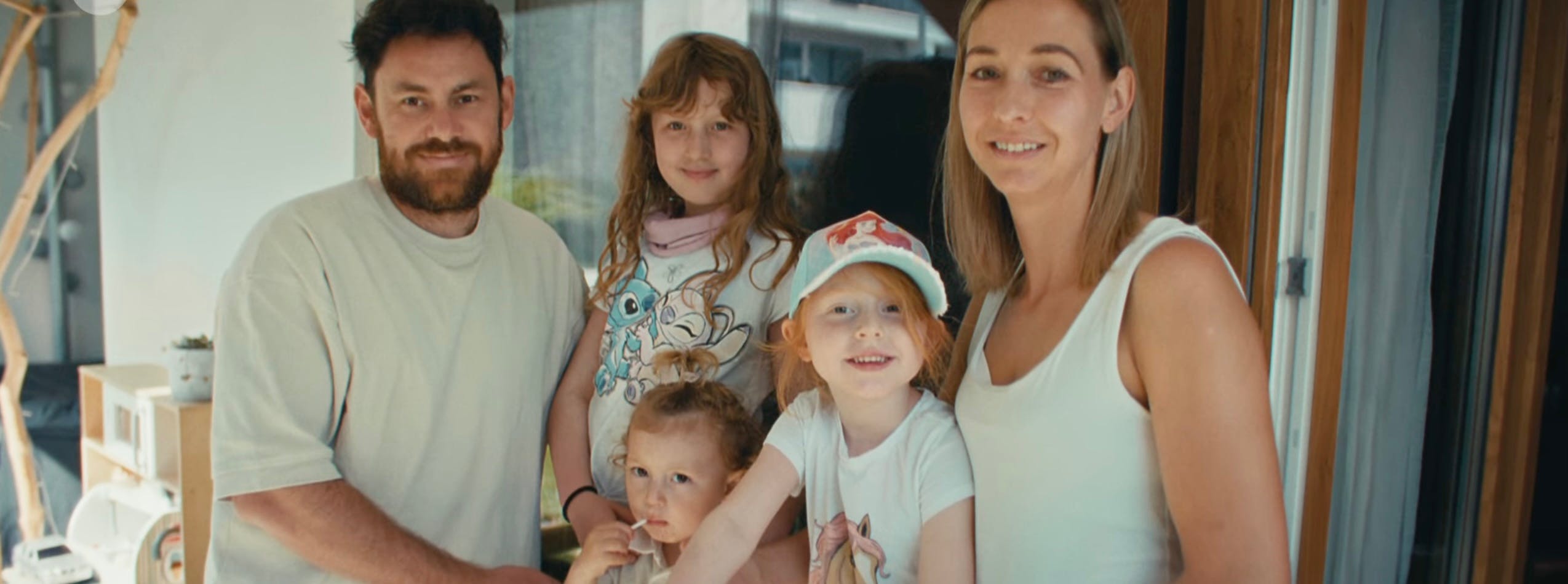 Familie Krüger: Lydia und Marcel mit ihren 3 Kindern