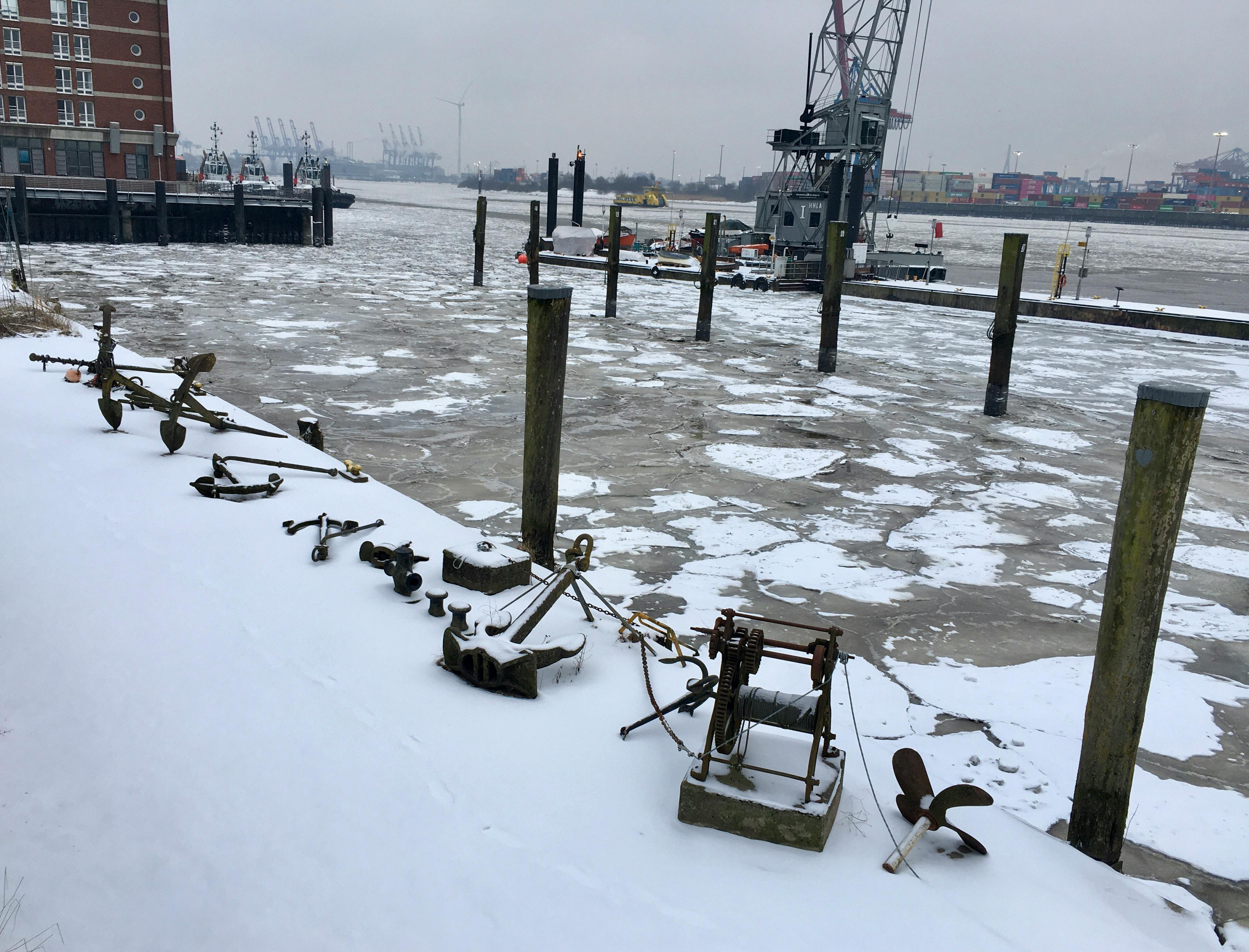 Eisschollen im Museumshafen