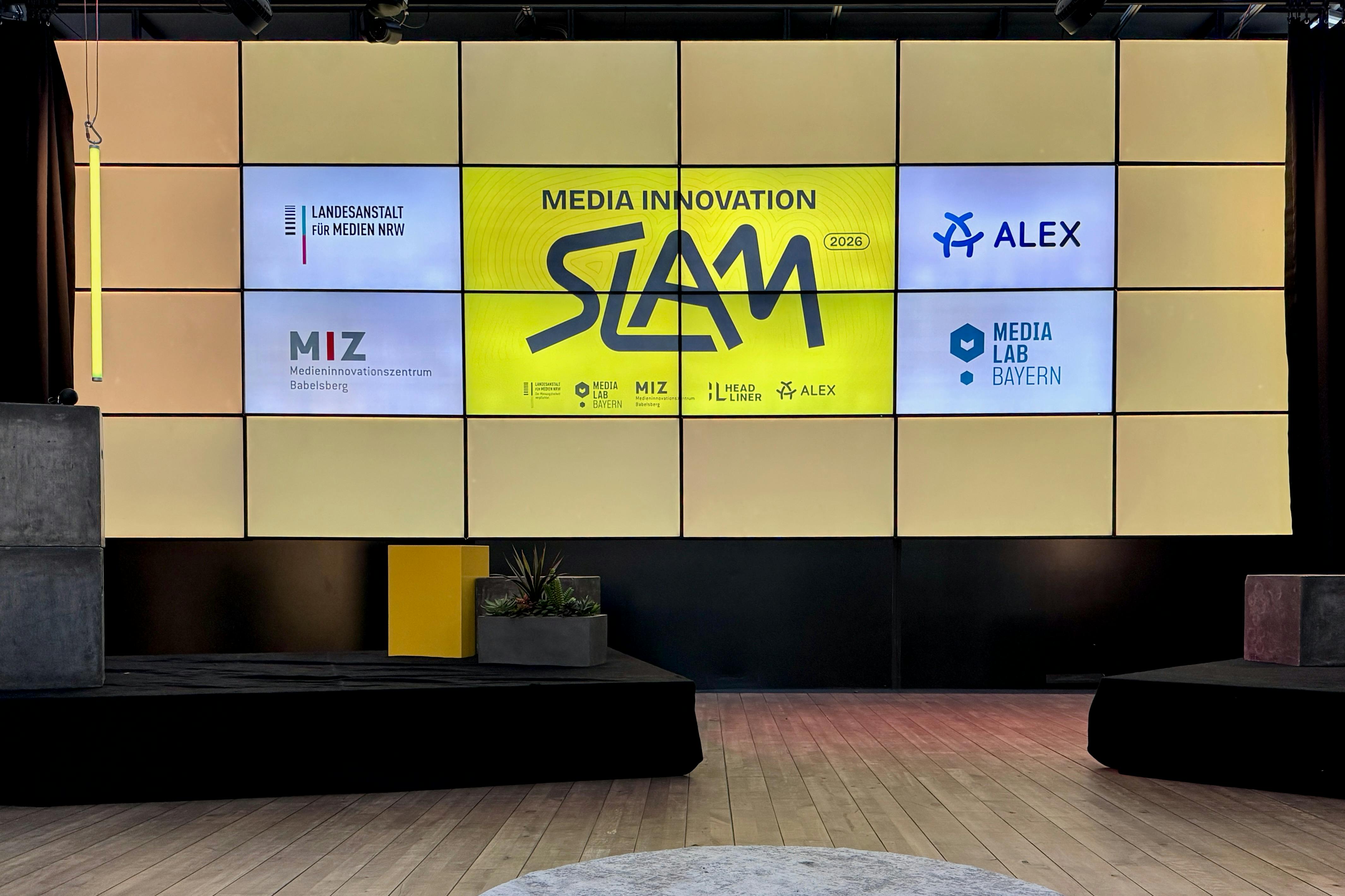 Bühne des Media Innovation Slams bei Alex Berlin