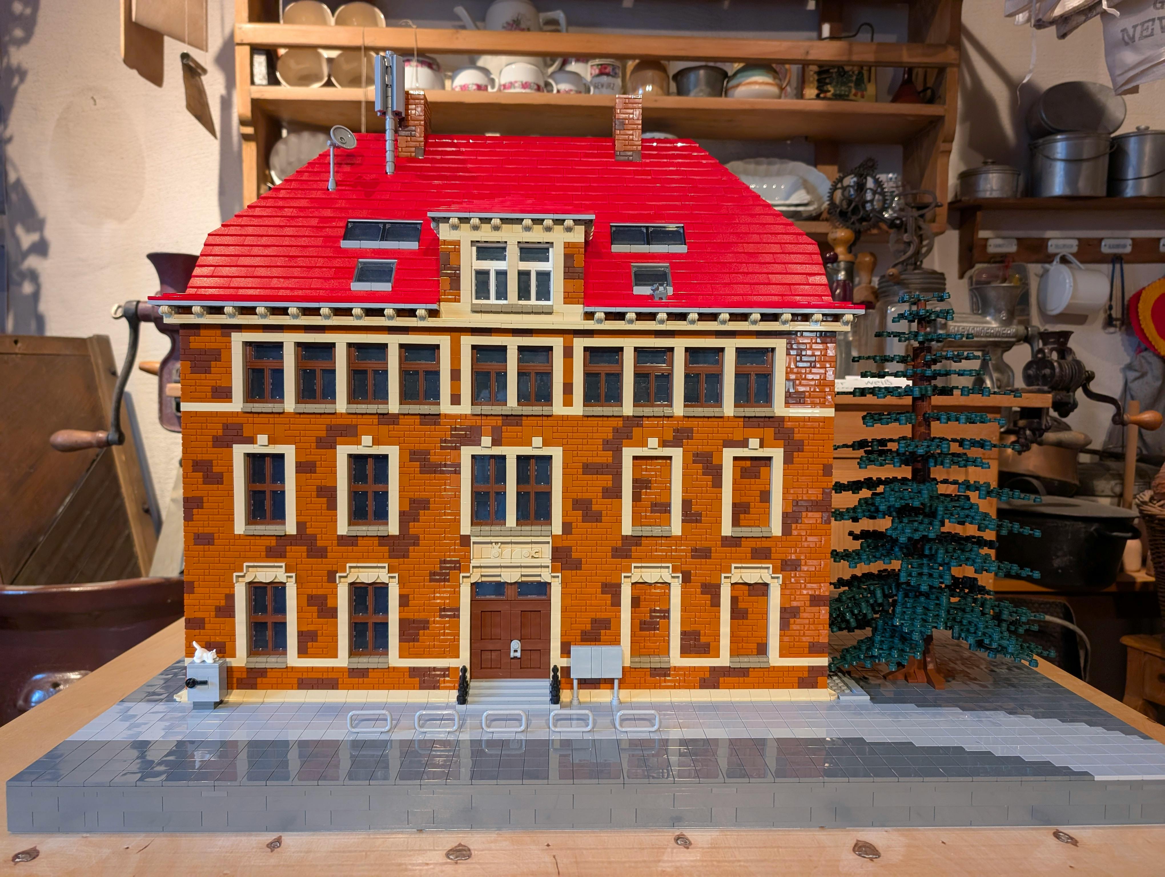 Der dritte Nachbau in der Ausstellung: die Alte Schule in Rohracker. Foto: Jürgen Brand