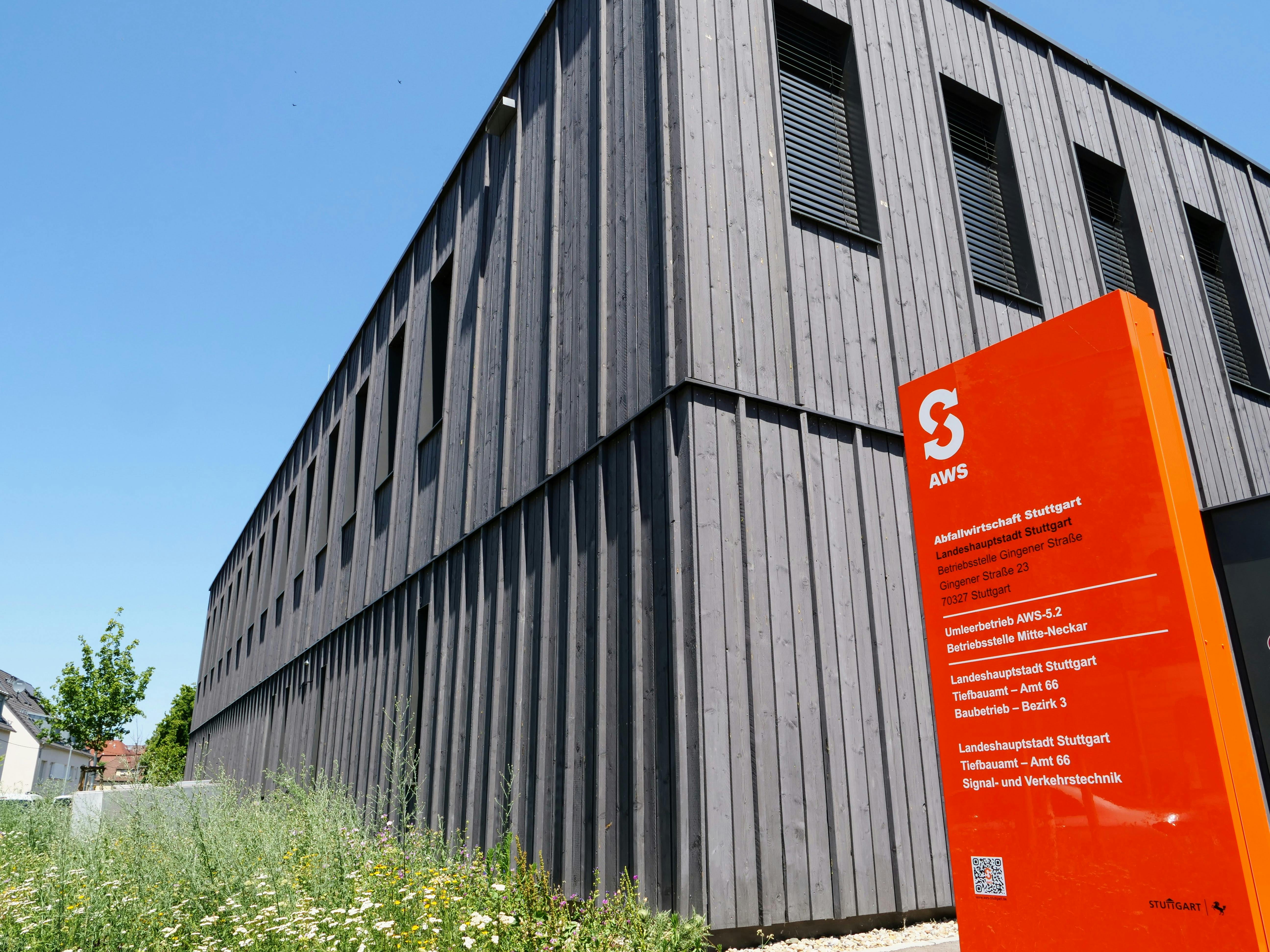 Seit einigen Monaten kommt die Müllabfuhr auch in Stuttgart-Ost aus der neuen und nachhaltigen AWS-Betriebsstelle im Nachbarstadtbezirk Wangen. Foto: Jürgen Brand