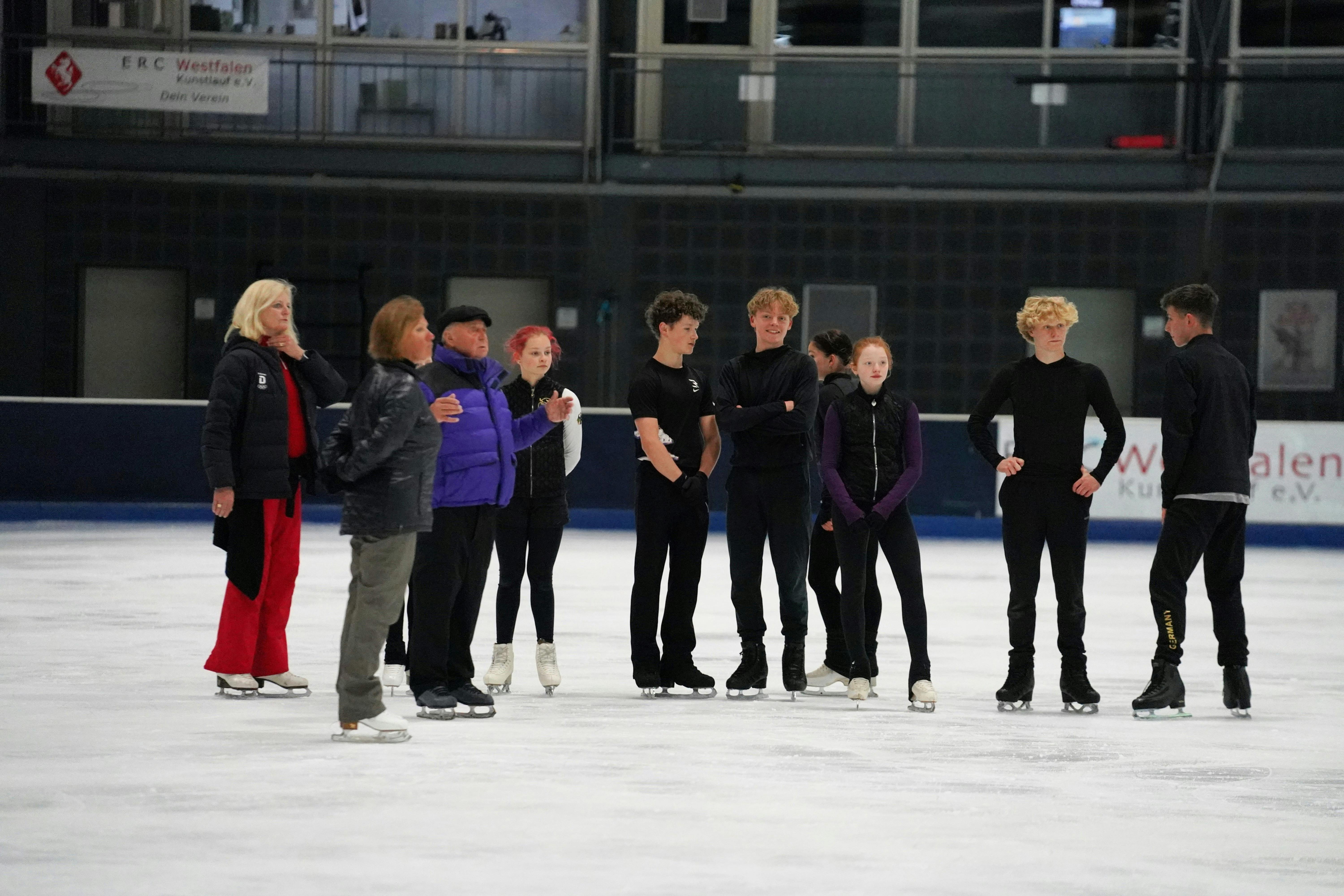 Trainingsgruppe auf dem Eis