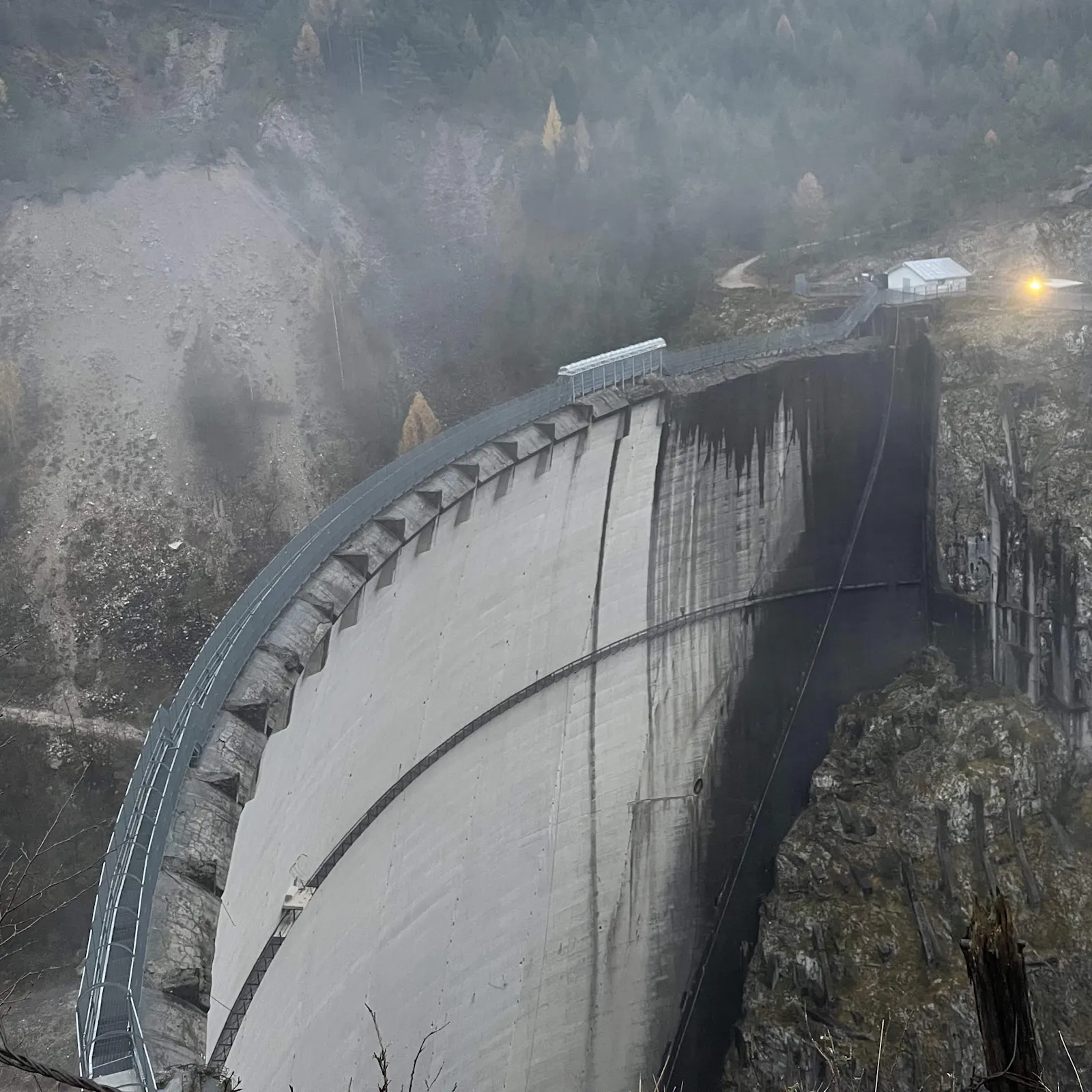 Der Staudamm von Vajont, an dem sich 1963 die schlimmste dissesto-Katastrophe der italienischen Geschichte ereignete.