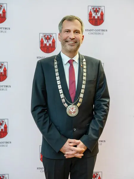 Was er mit der Stadtbrache und dem Galeria-Kaufhaus machen soll, weiß Tobias Schick auch nicht. Aber er macht es. Foto: Stadt Cottbus / Thomas Goethe