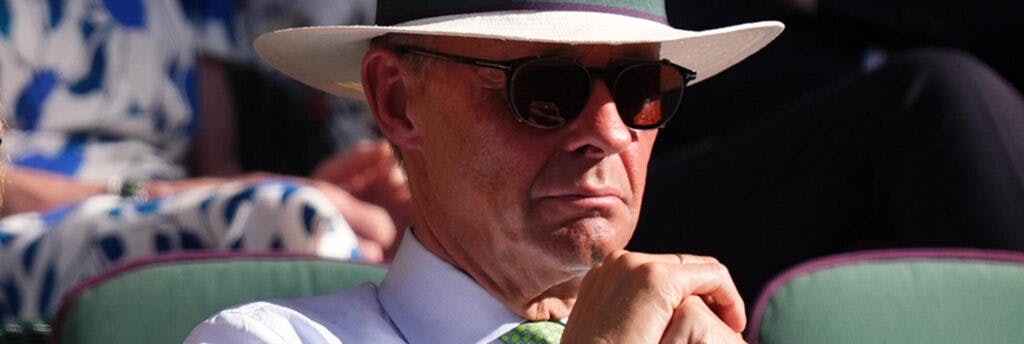 Friedrich Merz mit Hut und Sonnenbrille.