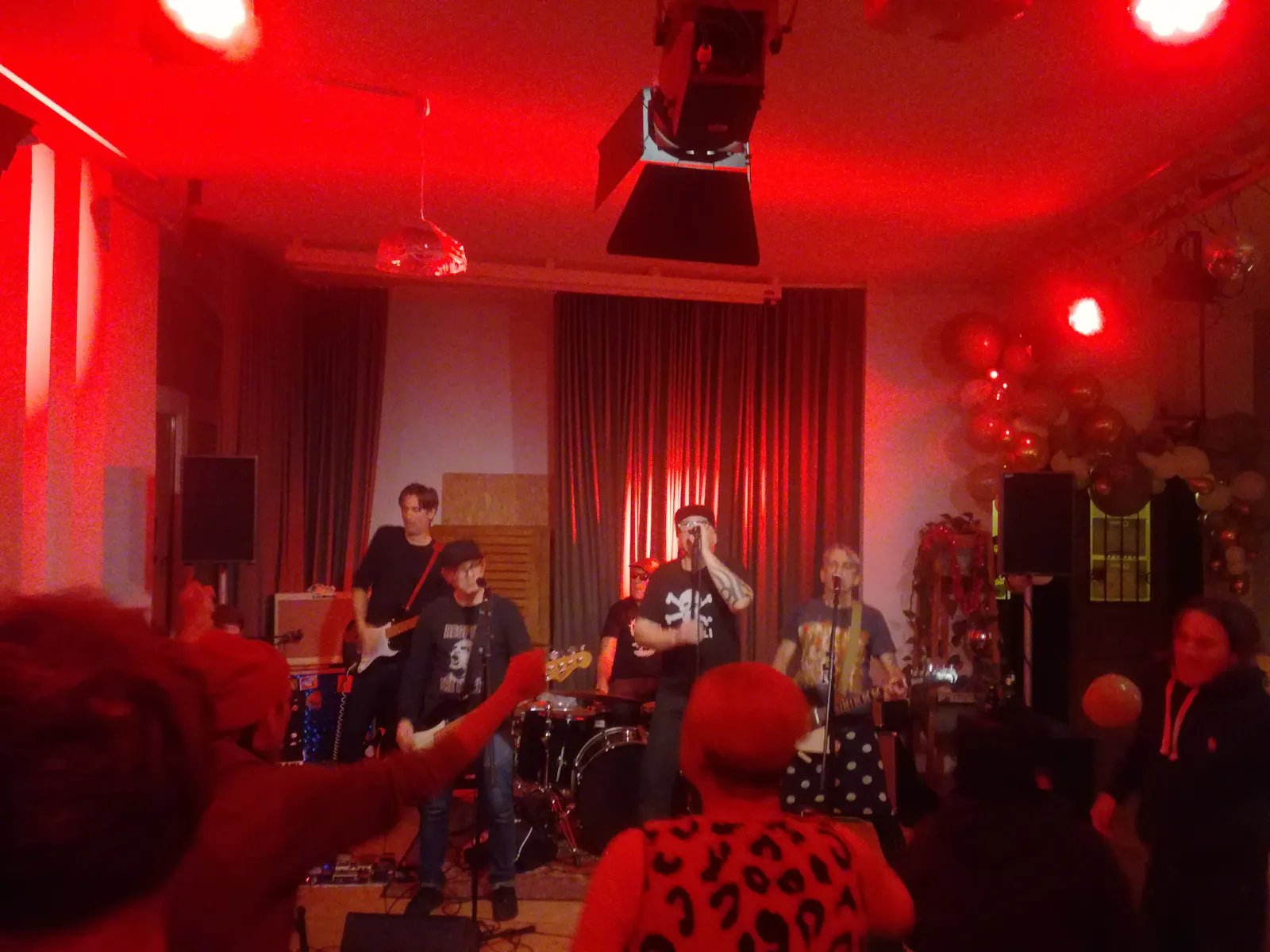 Klabusterbären im Treibhaus Döbeln beim Punkrocktresen Döbeln, Dezember 2024