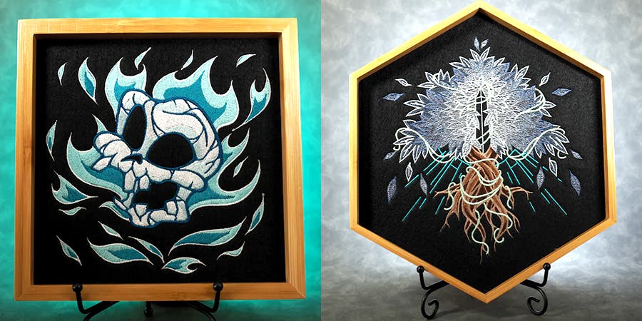Ein Dice Tray mit Gynthers Gesicht und seinen blauen Flammenhaaren und ein Dice Tray mit einem gigantischen Silberbaum, in dem ein Obelisk zu erkennen ist.