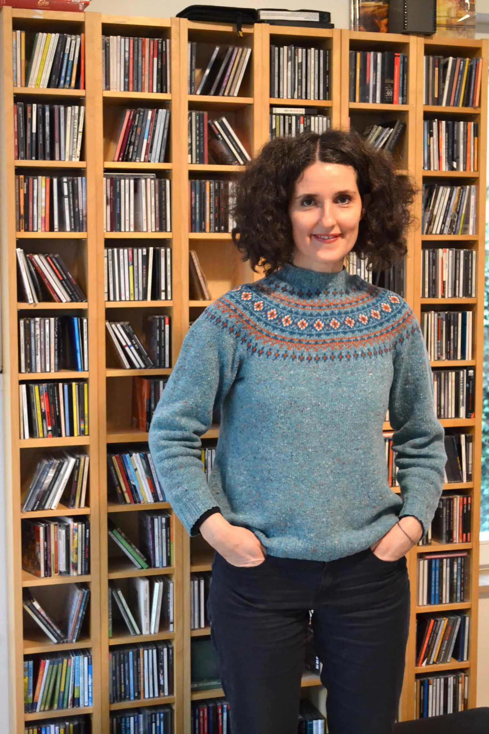 Andrea Hermenau mit ihrer Musiksammlung