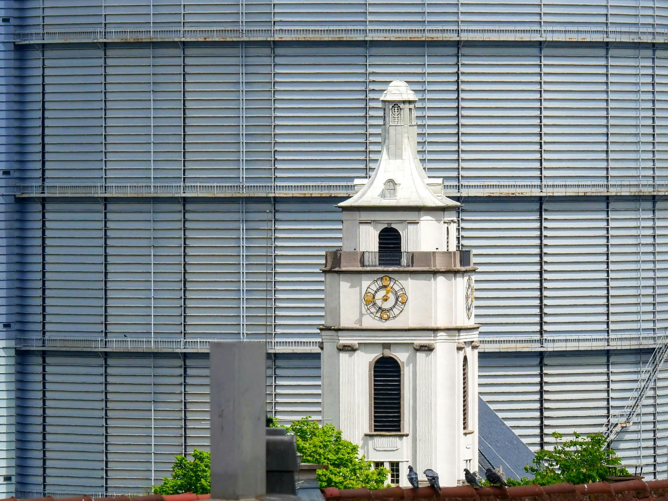 Ist die Gaisburger Kirche in absehbarer Zeit "verzichtbar", wie schon der Gaskessel? Foto: Jürgen Brand