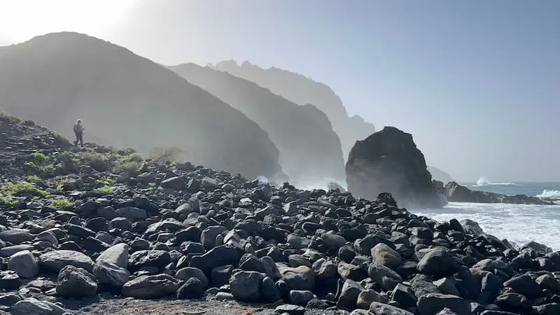 Meer, Berge, Steine – ein Ort zum Entspannen
