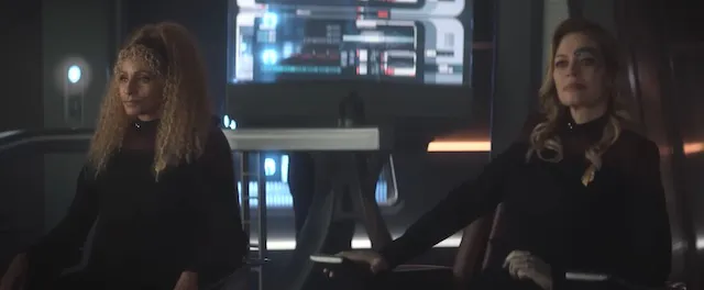 Michelle Hurd als Raffi Musiker und Jeri Ryan als Seven of Nine in „Star Trek: Picard"