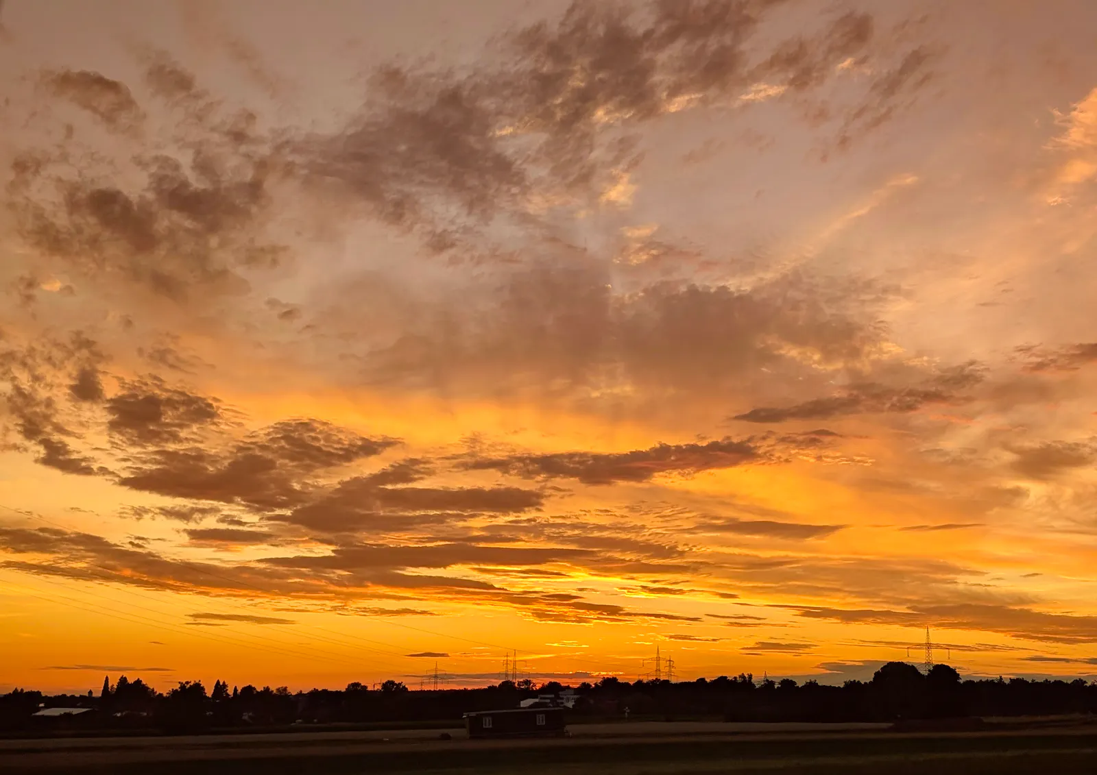 In diesem Jahr gibt es gefühlt besonders viele schöne Sonnenuntergänge. Foto: Jürgen Brand