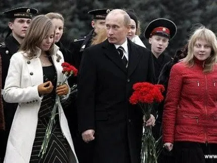 Maria „Masha“ Drokova und Kriegsverbrecher Putin.