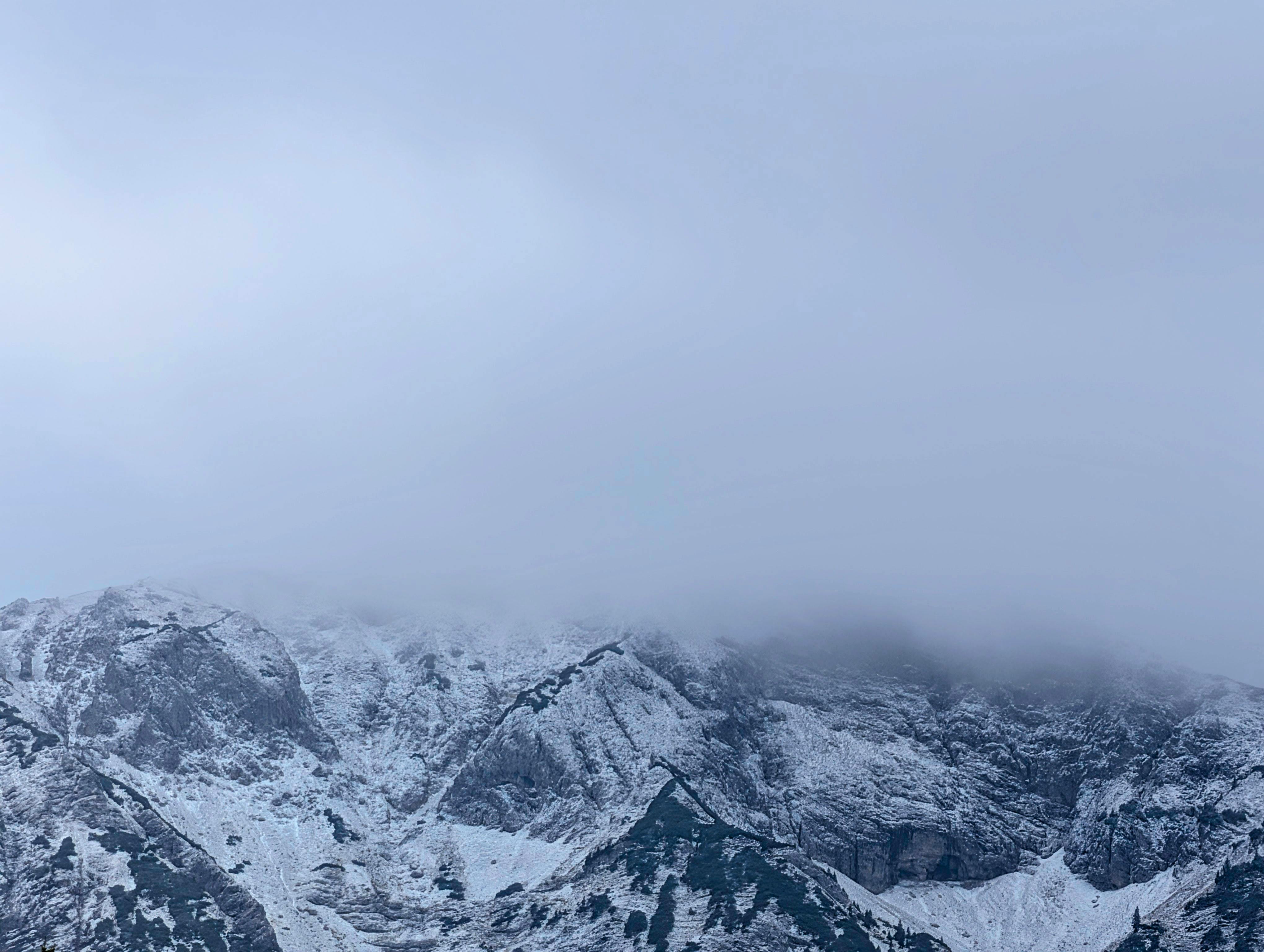 In den Allgäuer Alpen hat es an diesem Wochenende schon relativ weit runter geschneit, bis unter 1500 Meter. Foto: Jürgen Brand