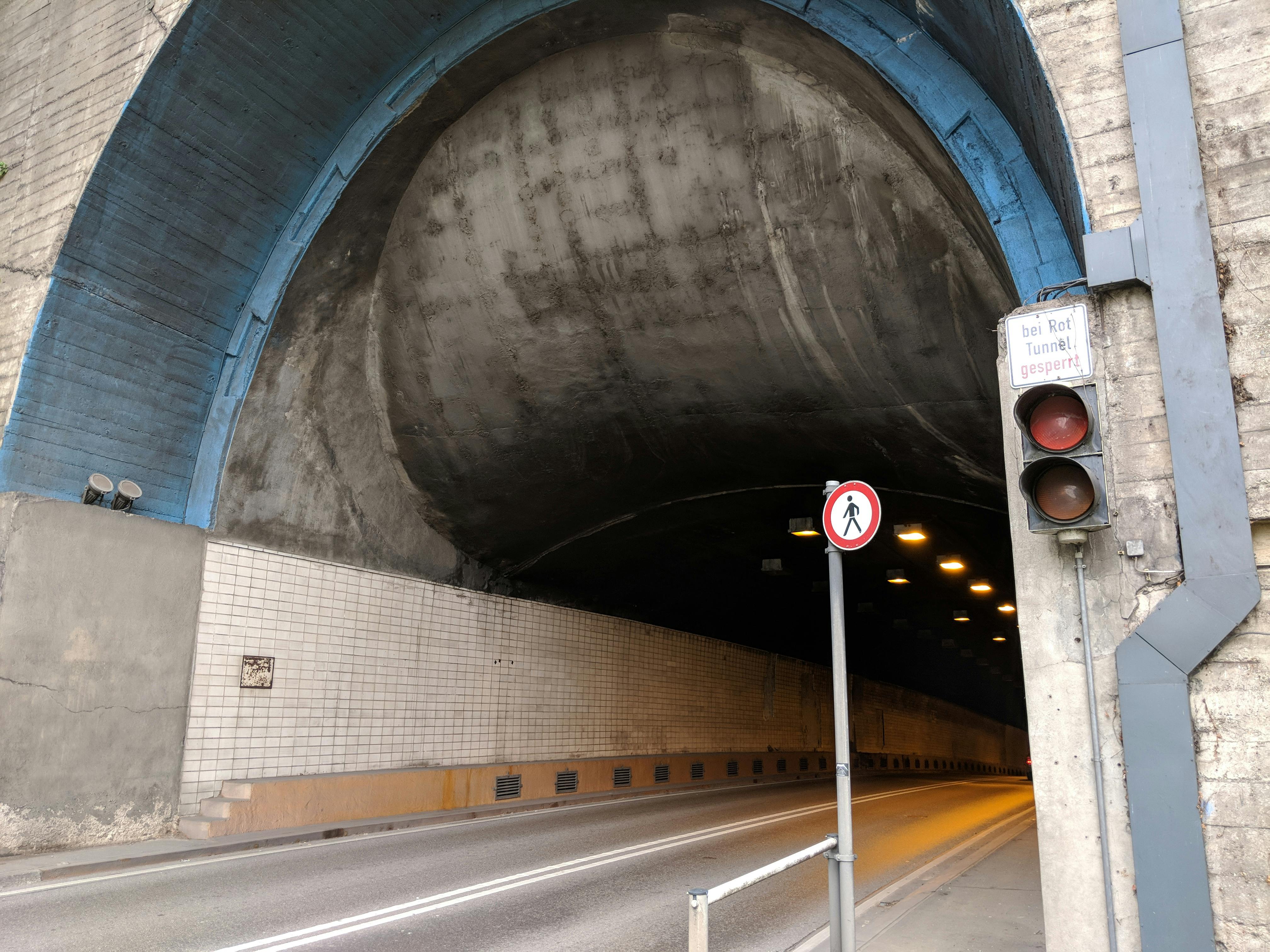 Der Wagenburgtunnel wird in den Sommerferien repariert - und vier Wochen lang komplett gesperrt. Foto: Jürgen Brand