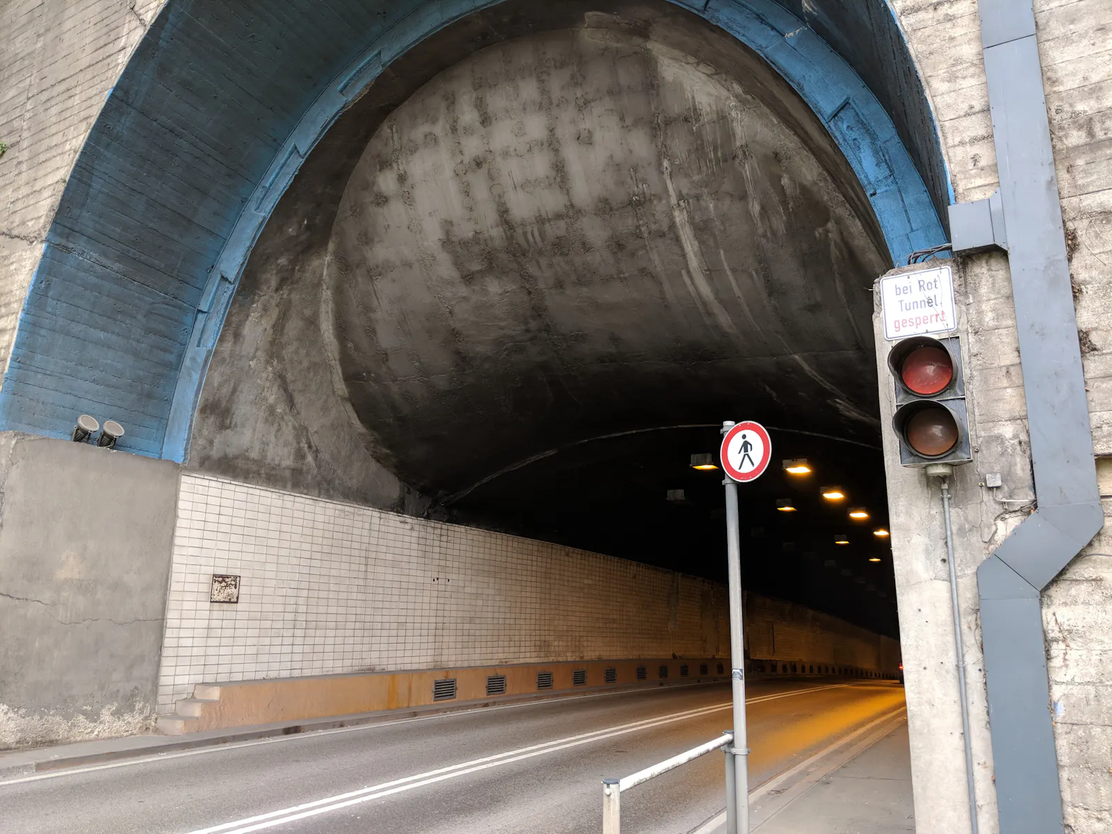 Der Wagenburgtunnel wird in den Sommerferien repariert - und vier Wochen lang komplett gesperrt. Foto: Jürgen Brand