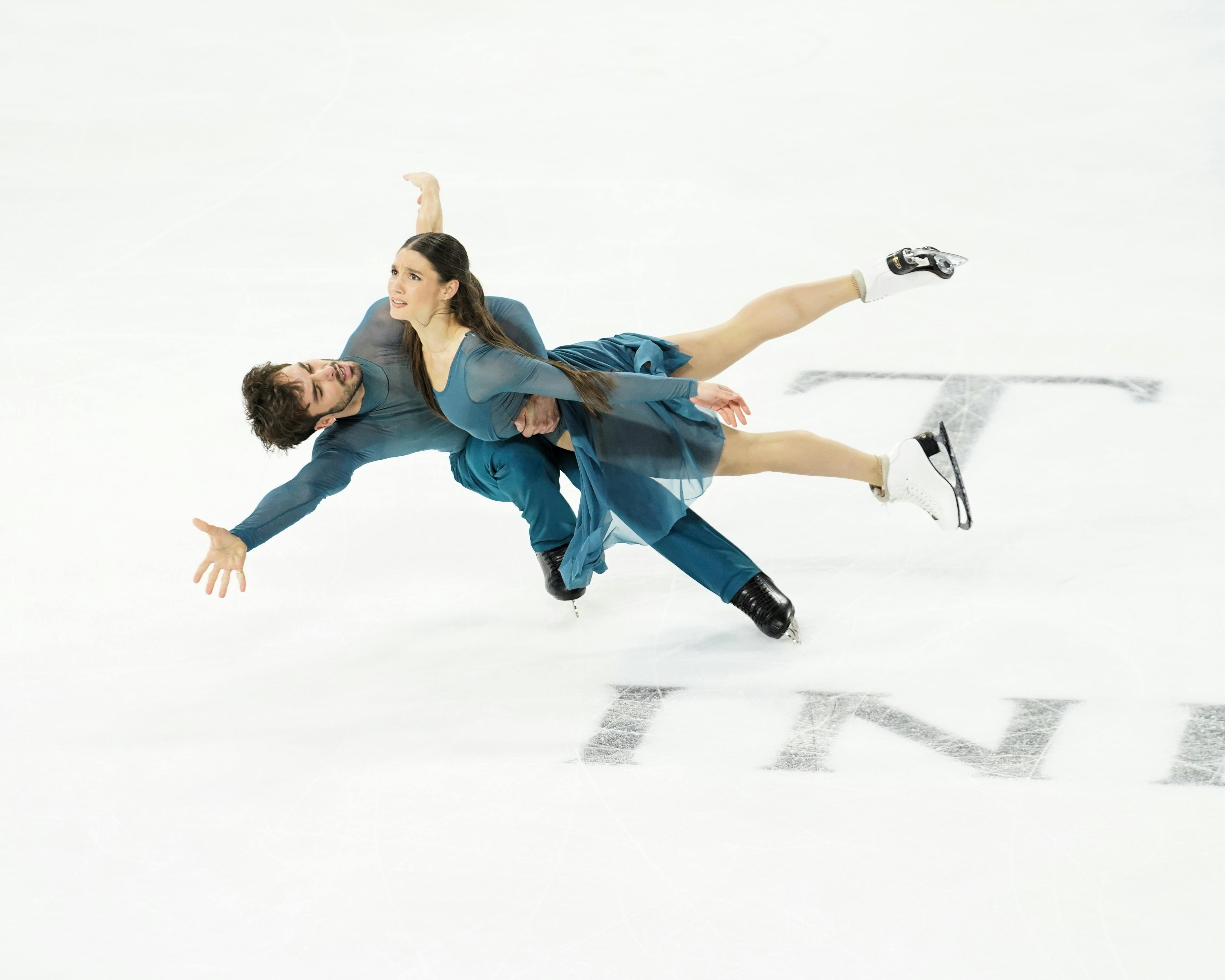 Laurence Fournier Beaudry/Guillaume Cizeron bei einer Hebung in der Kür