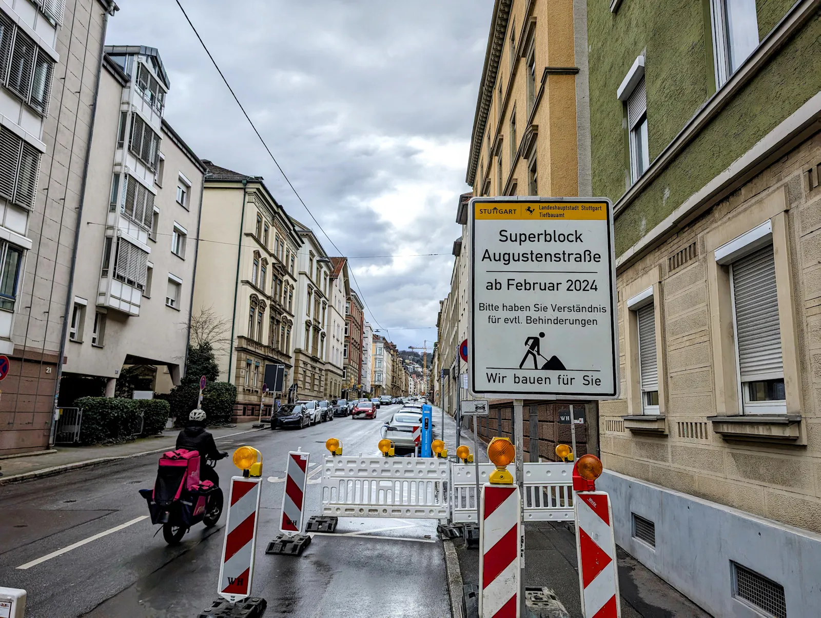 Die Gestaltungsarbeiten für den Superblock-Versuch in Stuttgart-West laufen schon. Foto: Jürgen Brand
