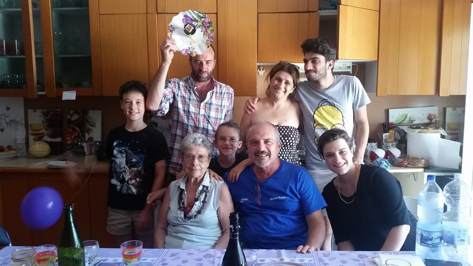 Interno di casa, cucina, foto di gruppo