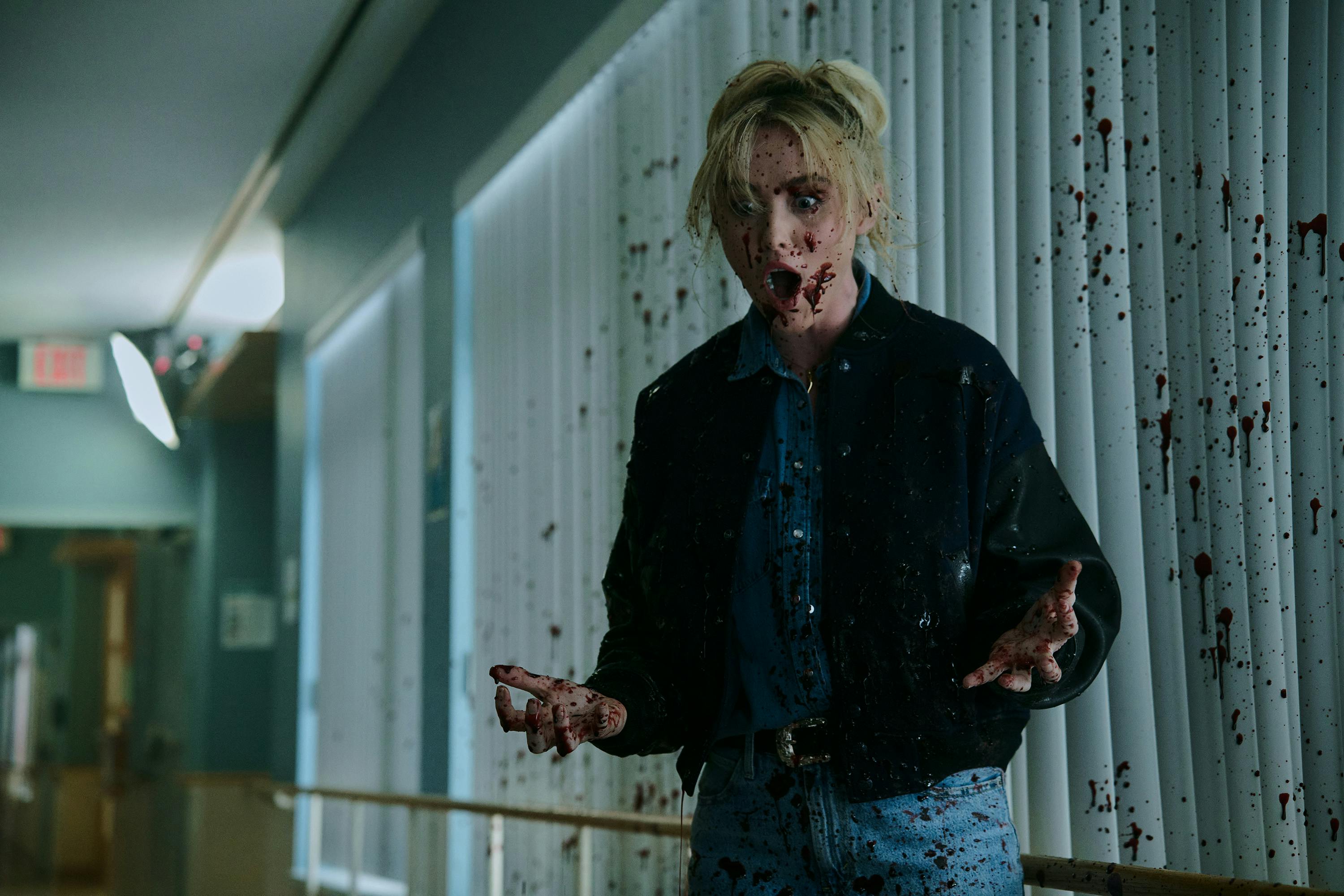 Whoopise Doopsie: Kathryn Newton noch ganz erschrocken als Faith MacCaulley in READY OR NOT 2 // © 2026 Searchlight Pictures All Rights Reserved.
