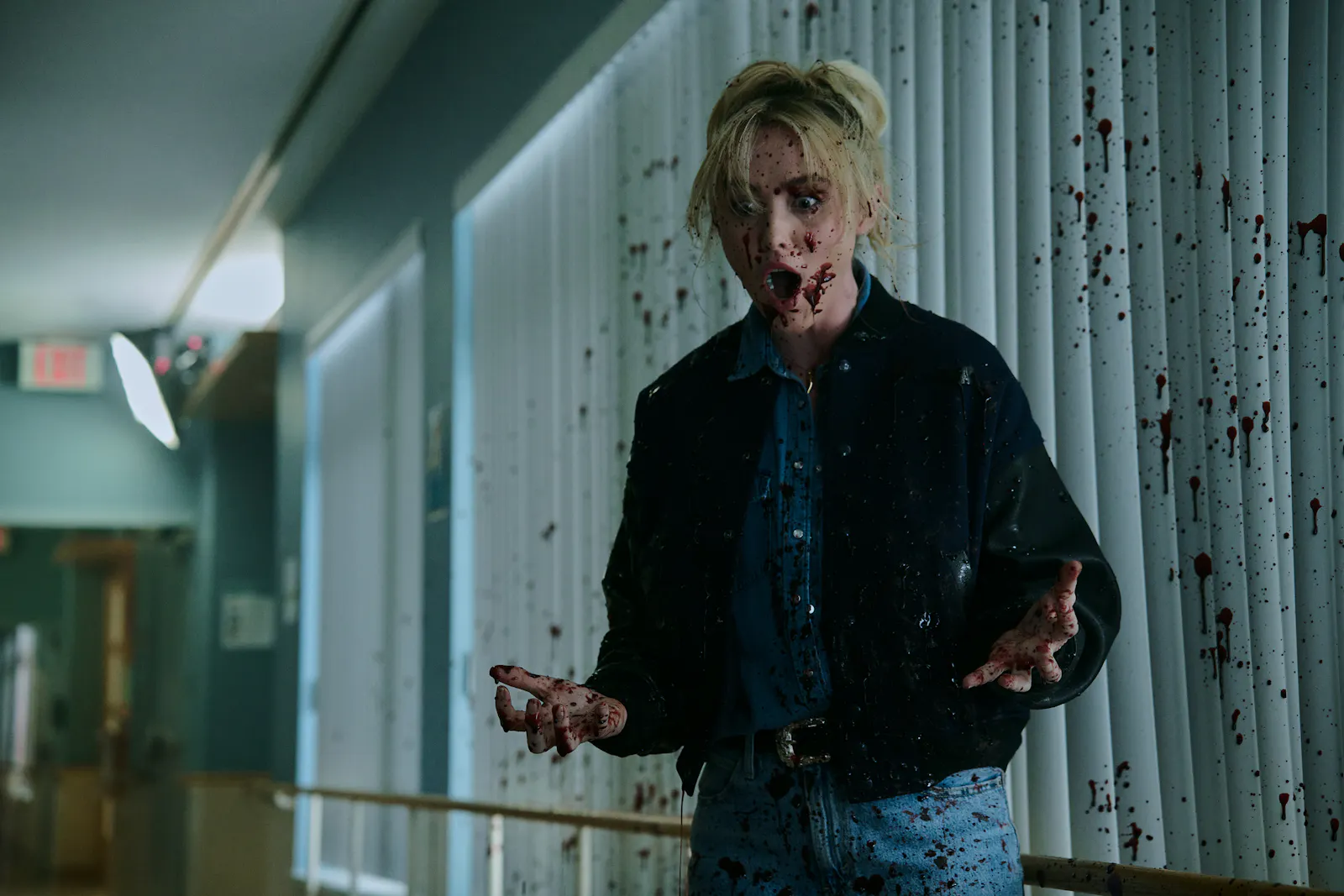 Whoopise Doopsie: Kathryn Newton noch ganz erschrocken als Faith MacCaulley in READY OR NOT 2 // © 2026 Searchlight Pictures All Rights Reserved.