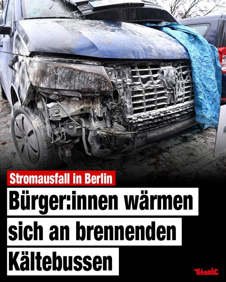 Ein ausgebrannter Kältebus, dazu der Text: "Stromausfall in Berlin: Bürger:innen wärmen sich an brennenden Kältebussen".