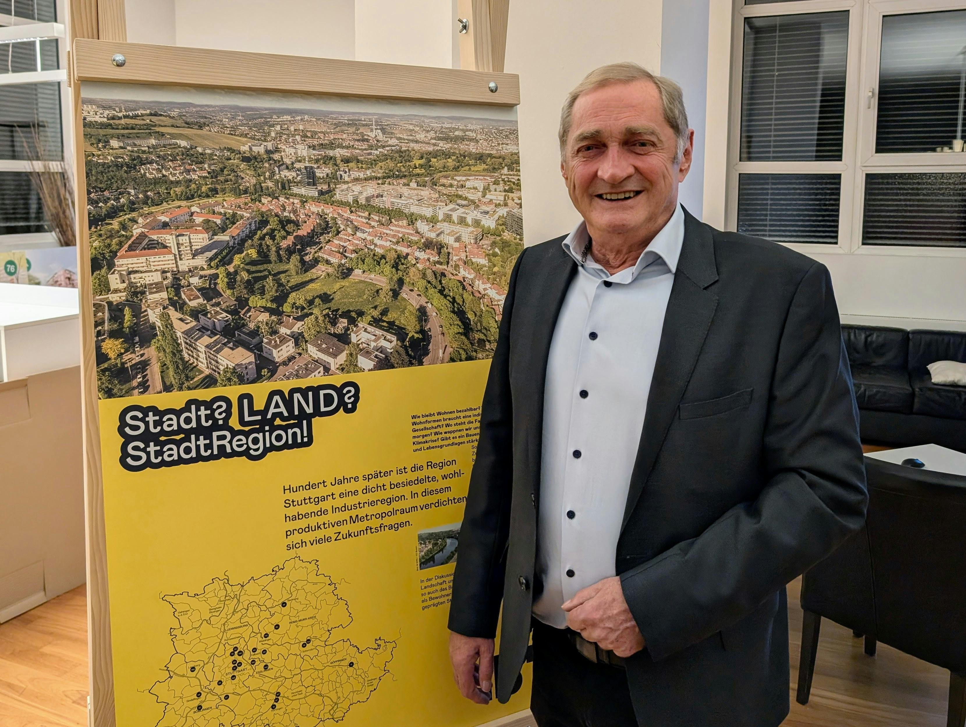 Der neue Bezirksvorsteher von Stuttgart-Ost zu Besuch in der IBA'27-Ausstellung in Stuttgart-Gaisburg.