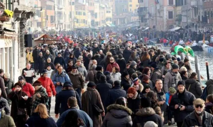 Menschenmassen in Venedig anlässlich des Karnevals