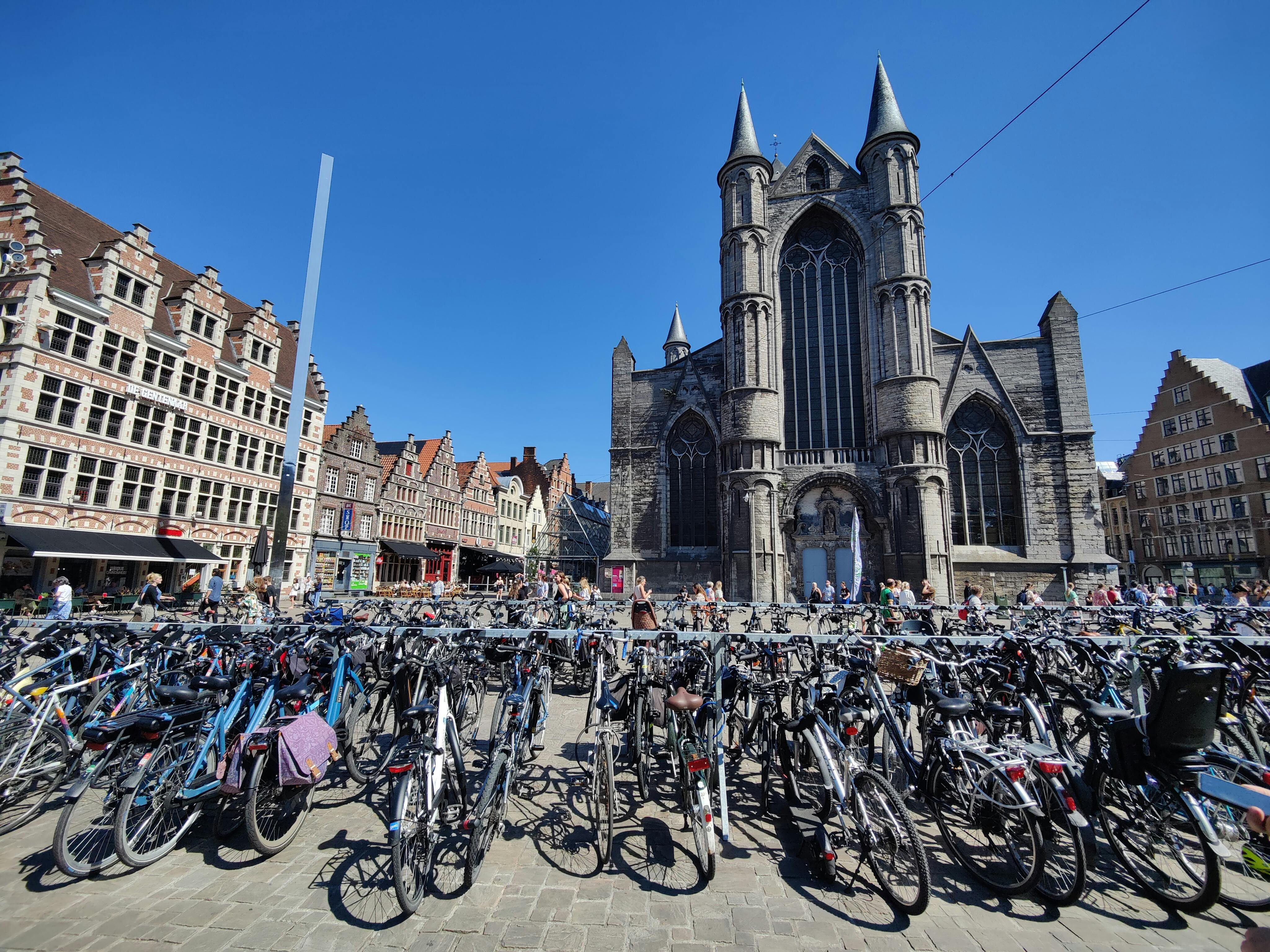 Sint-Niklaaskerk rising above a sea of bicycles | Korenmarkt 14, 9000 Gent