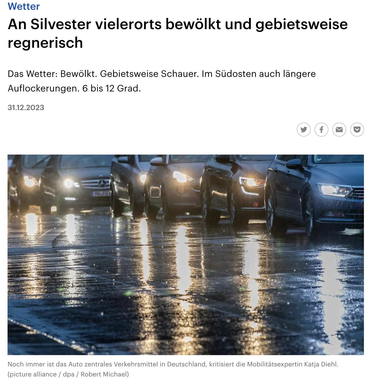 Überschrift des Artikels: An Silvester vielerorts bewölkt.
Man sieht ein Foto von einem Autostau, Bildunterschrift: Noch immer ist das Auto zentrales Verkehrsmittel in Deutschland, kritisiert die Mobilitätsexpertin Katja Diehl.