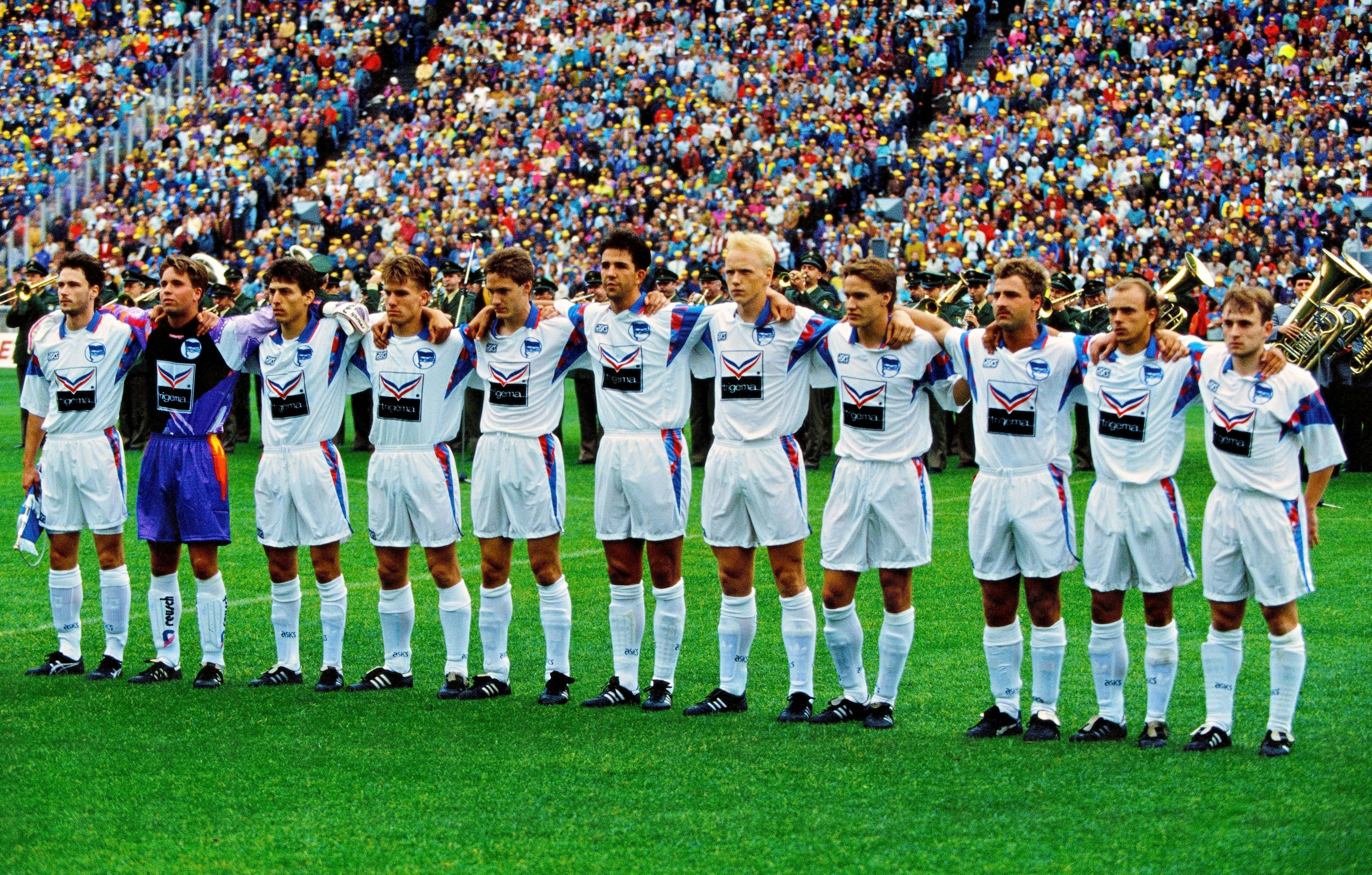 Die Amateure von Hertha BSC vor dem DFB-Pokalfinale gegen Bayer 04 Leverkusen am 12. Juni 1993.