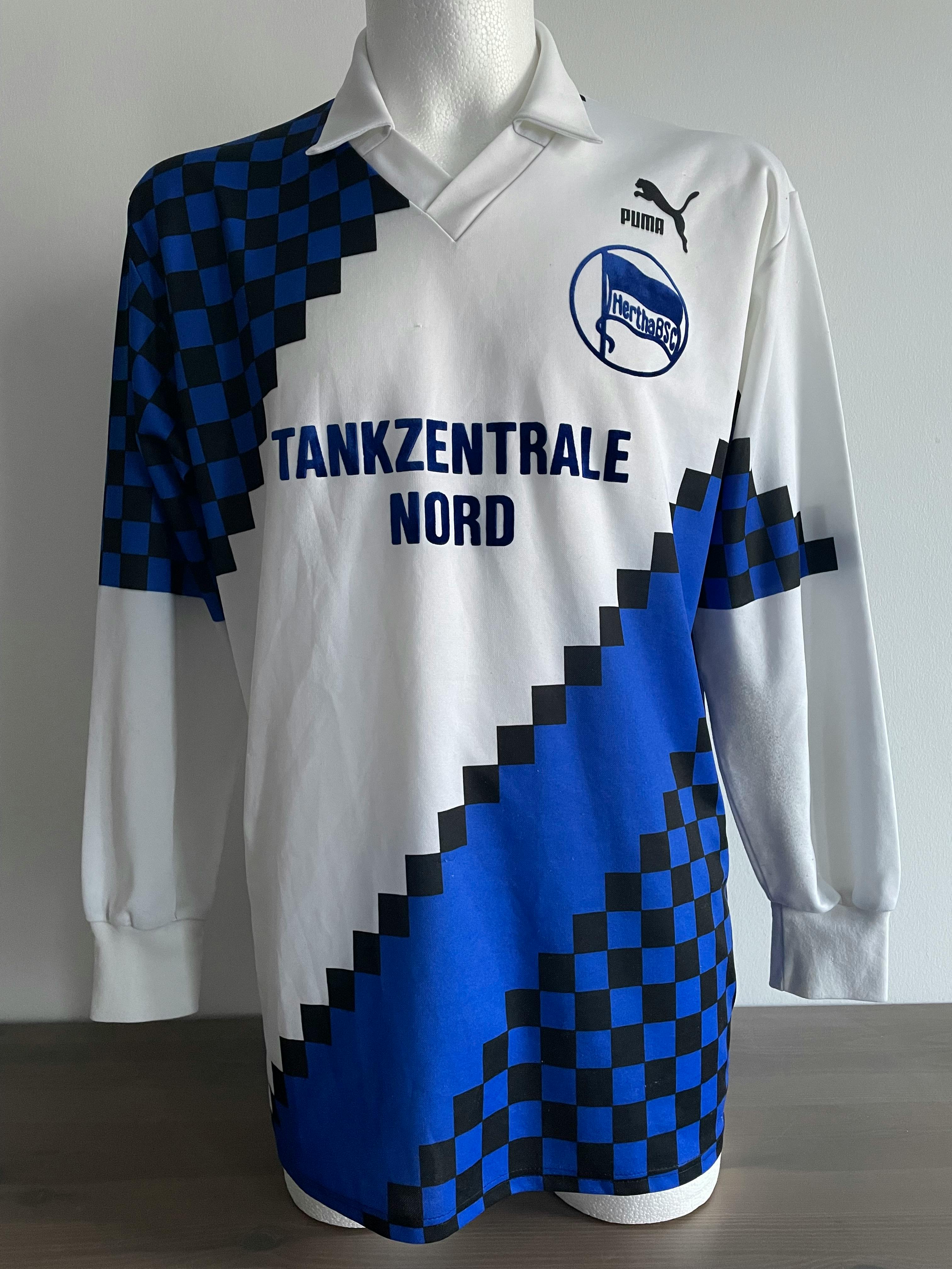 Trikot der Hertha-Amateure aus den ersten drei Pokalspielen der Saison 1992/93. Trikotsponsor war die Tankzentrale Nord.