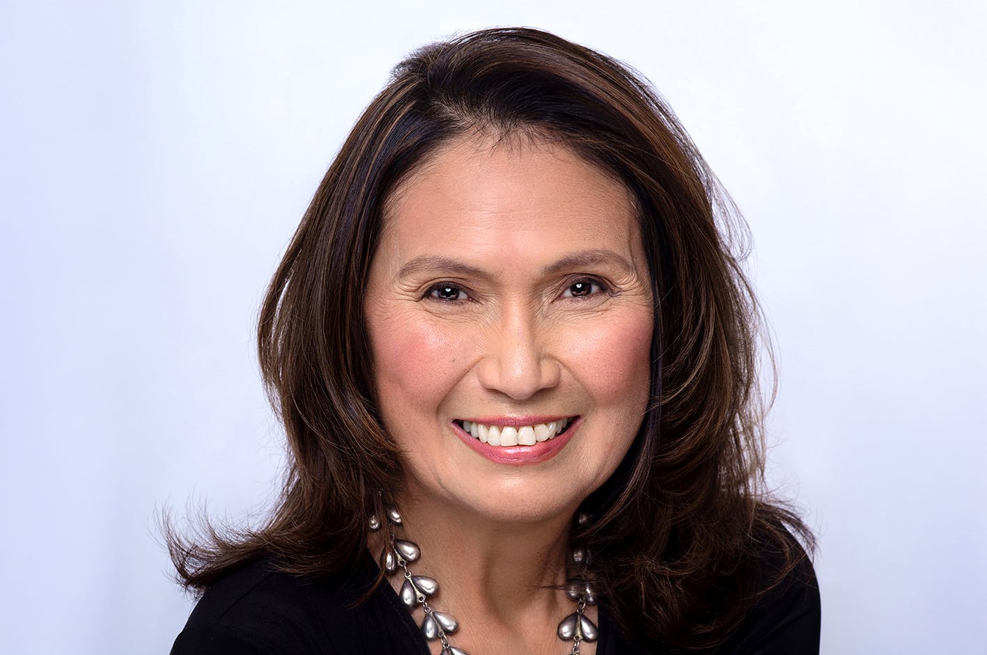 Just in time for today’s opening ceremony of the Frankfurt Book Fair, with the Philippines as guest of honour, we are publishing a short story by Filipino diaspora author Cecilia Manguerra Brainard, whose theme could hardly be more fitting for the opening of the book fair: ‘The One-Night Stand at the Frankfurt Book Fair’. We hope you enjoy reading it and, of course, the book fair!
(Available in Arabic, German, English, French & Spanish)