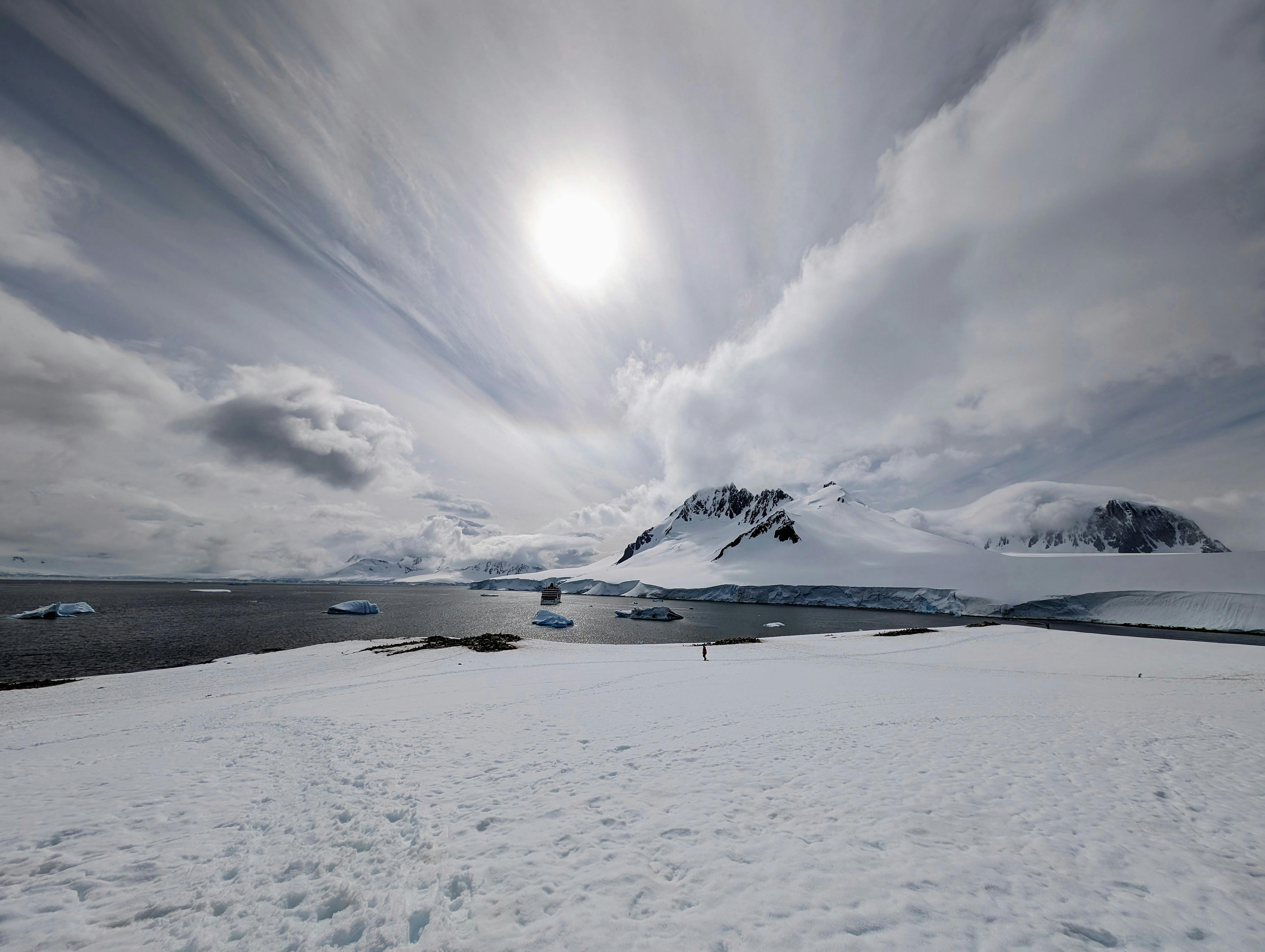 Manchmal hilft vielleicht ja schon zwischendurch ein Blick auf Eis und Schnee in der Antarktis gegen die Hitze dieser Woche. Foto: Jürgen Brand
